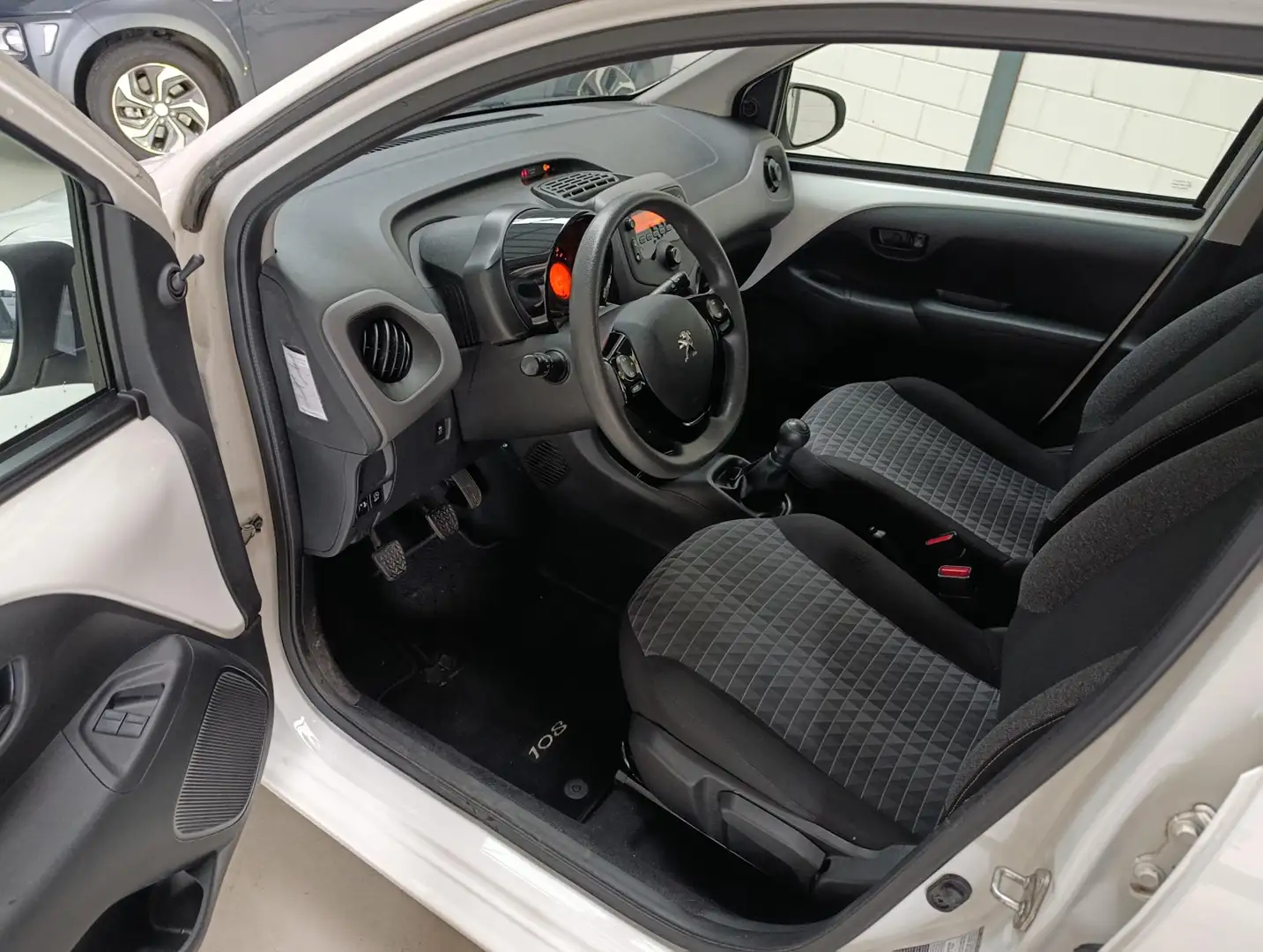 Peugeot 108 1.0 e-VTi Active Airconditioning | Audiosysteem | Wit - 2