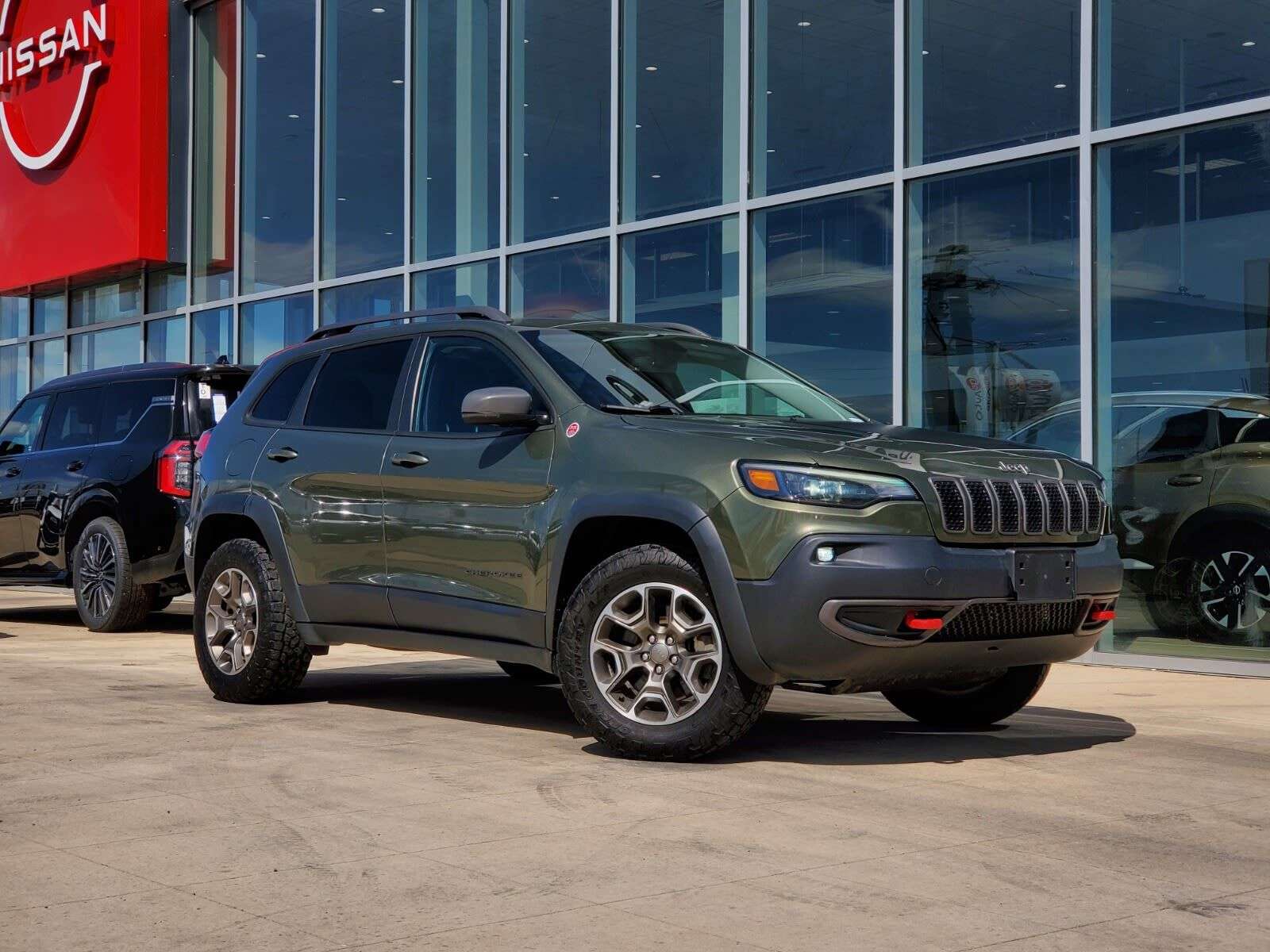 2020 Jeep Cherokee Trailhawk Elite, 3.2L, BLIND SPOT, PANO ROOF, NAVI