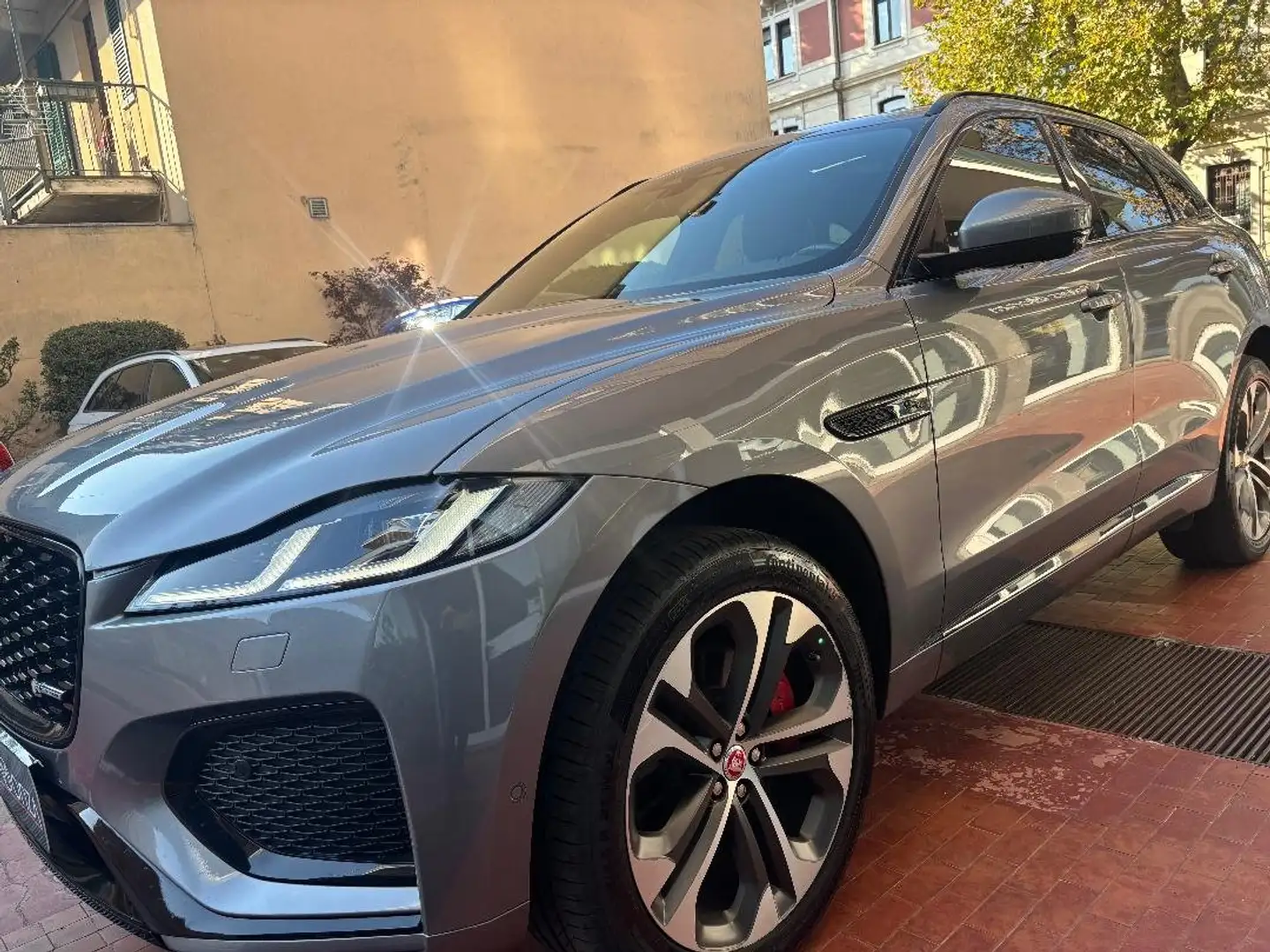 Jaguar F-Pace 2.0 i4 phev R-Dynamic 404cv- cerchi da 21"- tetto Gris - 2