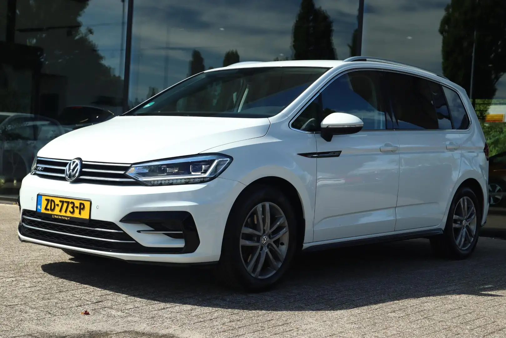 Volkswagen Touran 1.5 TSI AUT. HIGHLINE BUSINESS R-LINE 7P | CARPLAY Wit - 1