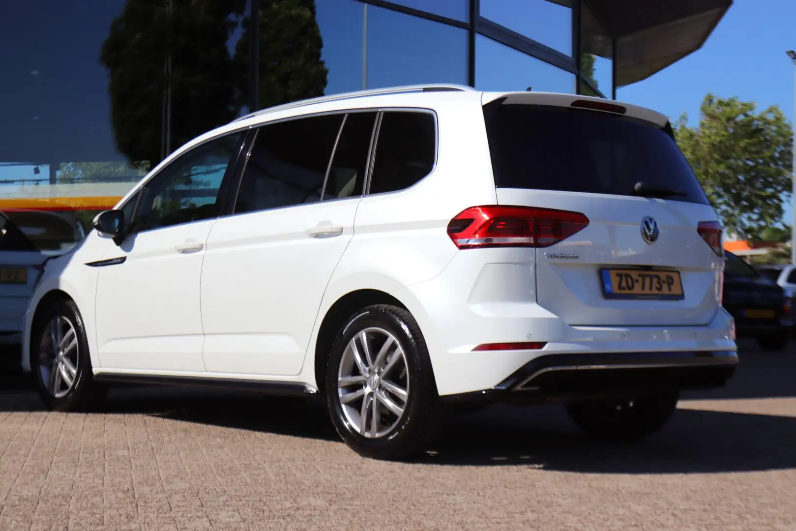 Volkswagen Touran 1.5 TSI AUT. HIGHLINE BUSINESS R-LINE 7P | CARPLAY Blanc - 2