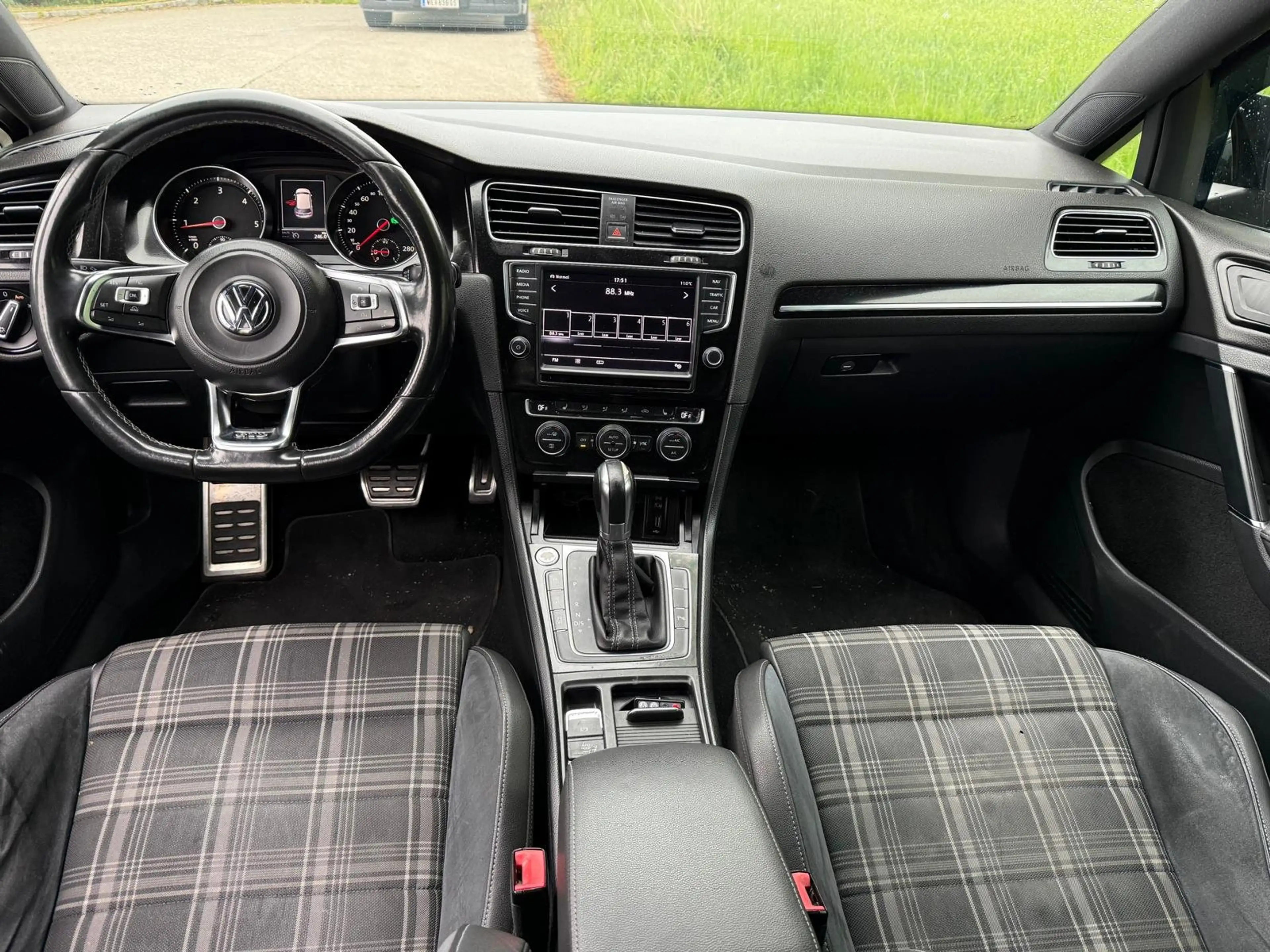 Volkswagen Golf GTD GTD BMT — photo 9