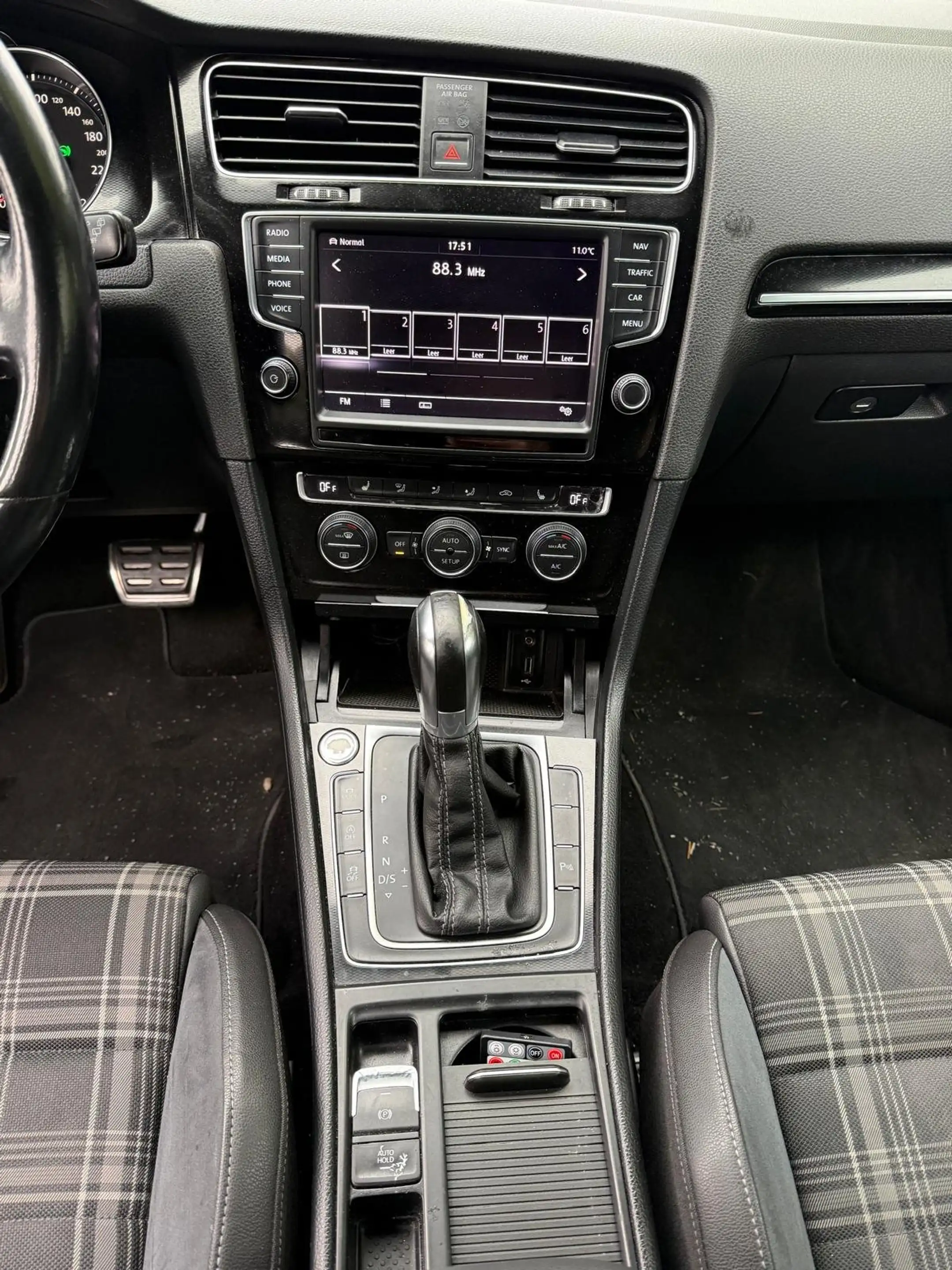 Volkswagen Golf GTD GTD BMT — photo 11