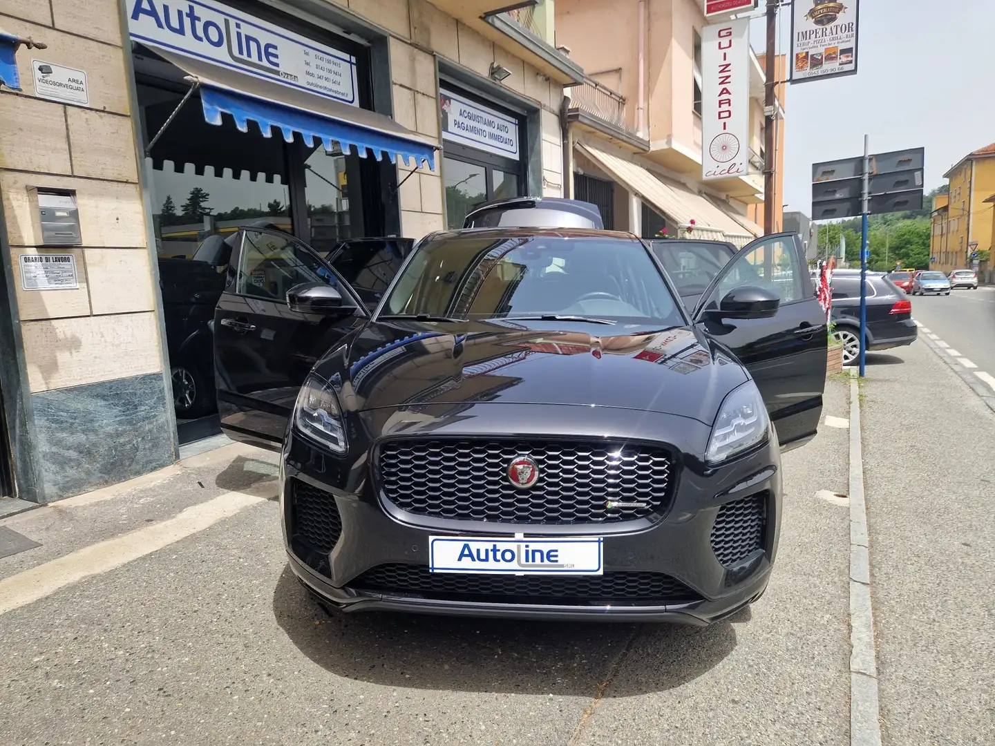 Jaguar E-Pace 2.0D 150 CV R-Dynamic S BLACK PACK CERCHI 20" Schwarz - 1