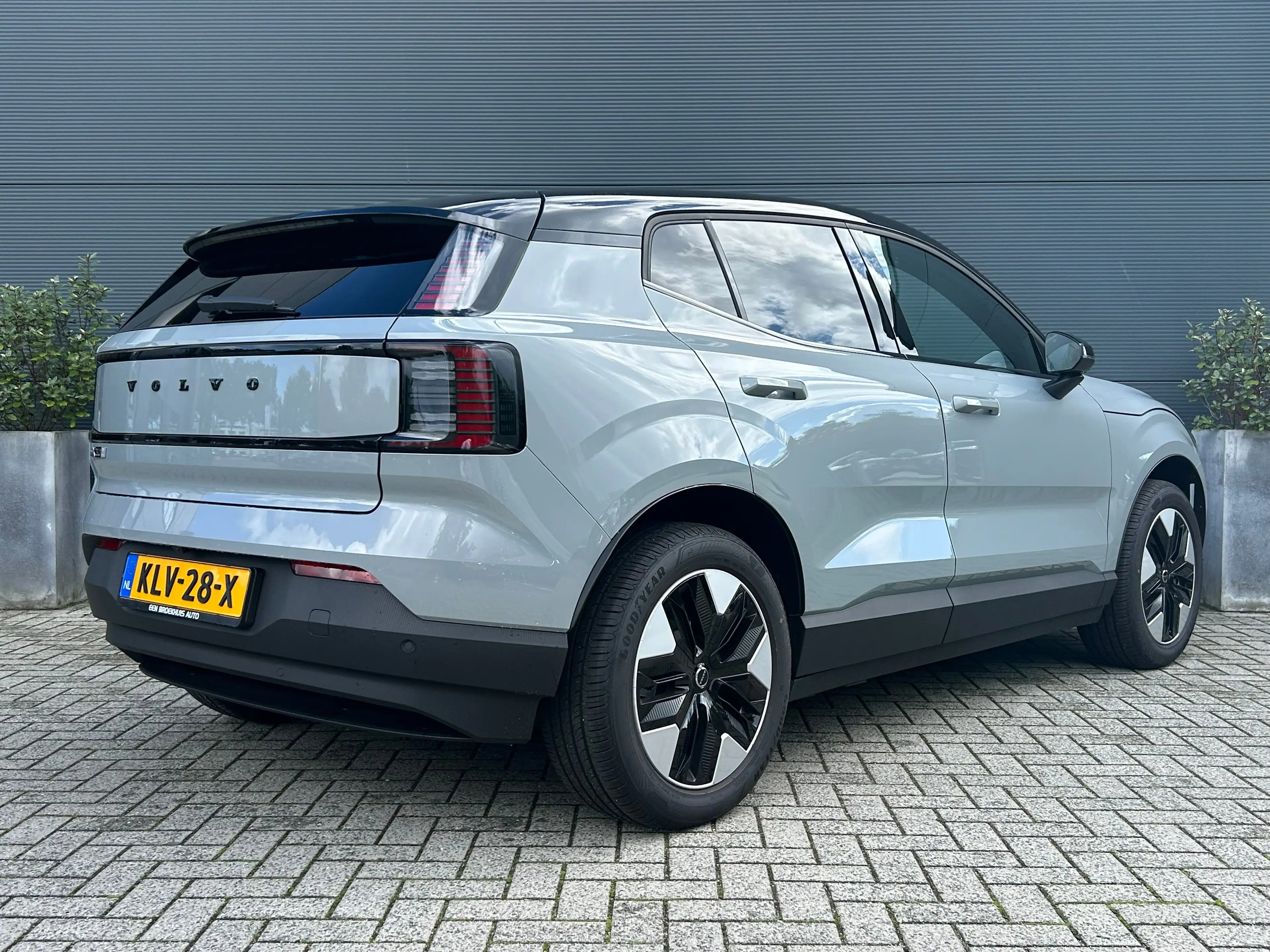 Volvo EX30 P3 Long Range Plus Europa 69 kWh | Stoel & stuurve — photo 2