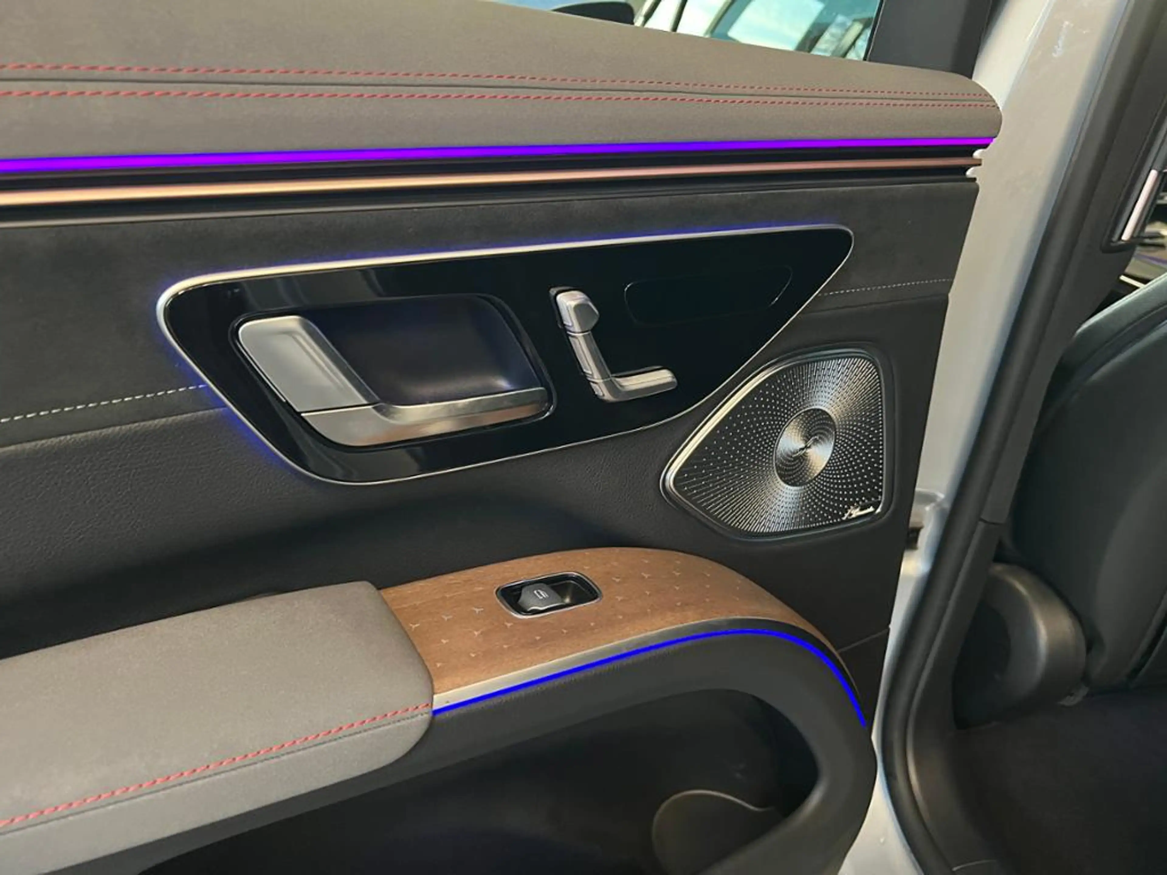 Mercedes-Benz EQS SUV 450 4M  AMG Night Premium Airmatic 360 — photo 11