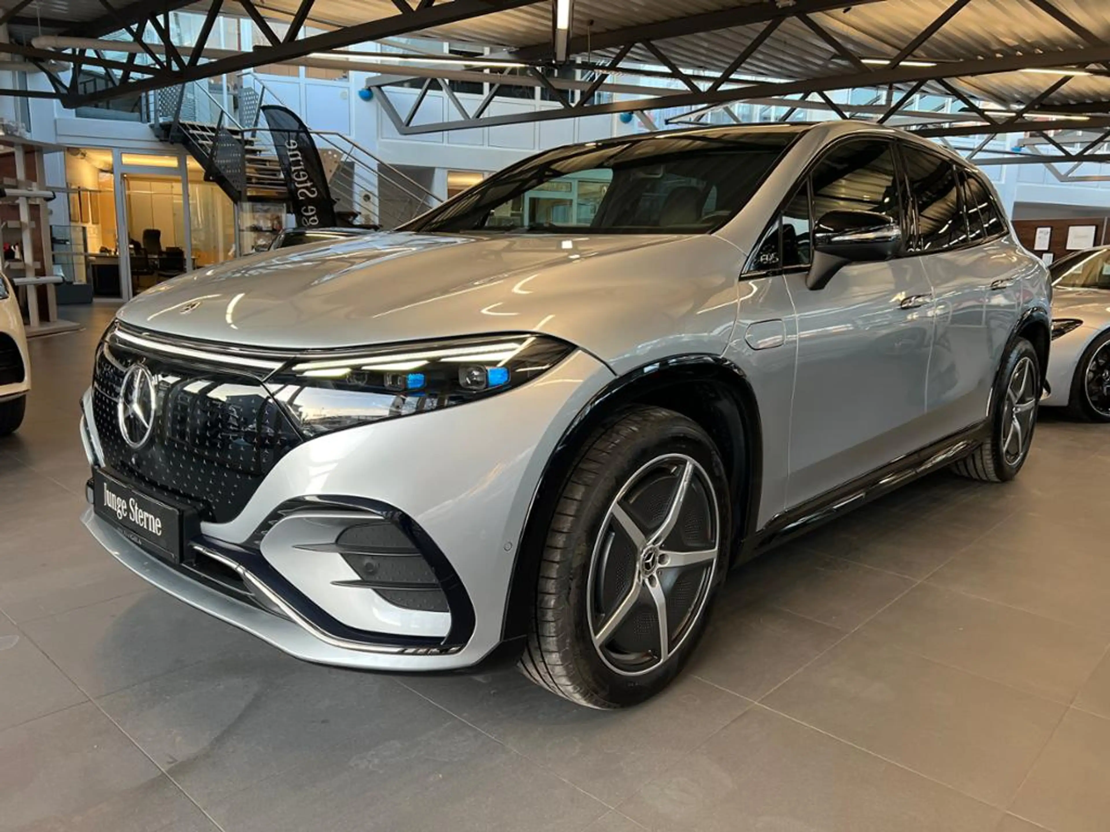 Mercedes-Benz EQS SUV 450 4M  AMG Night Premium Airmatic 360 — photo 2