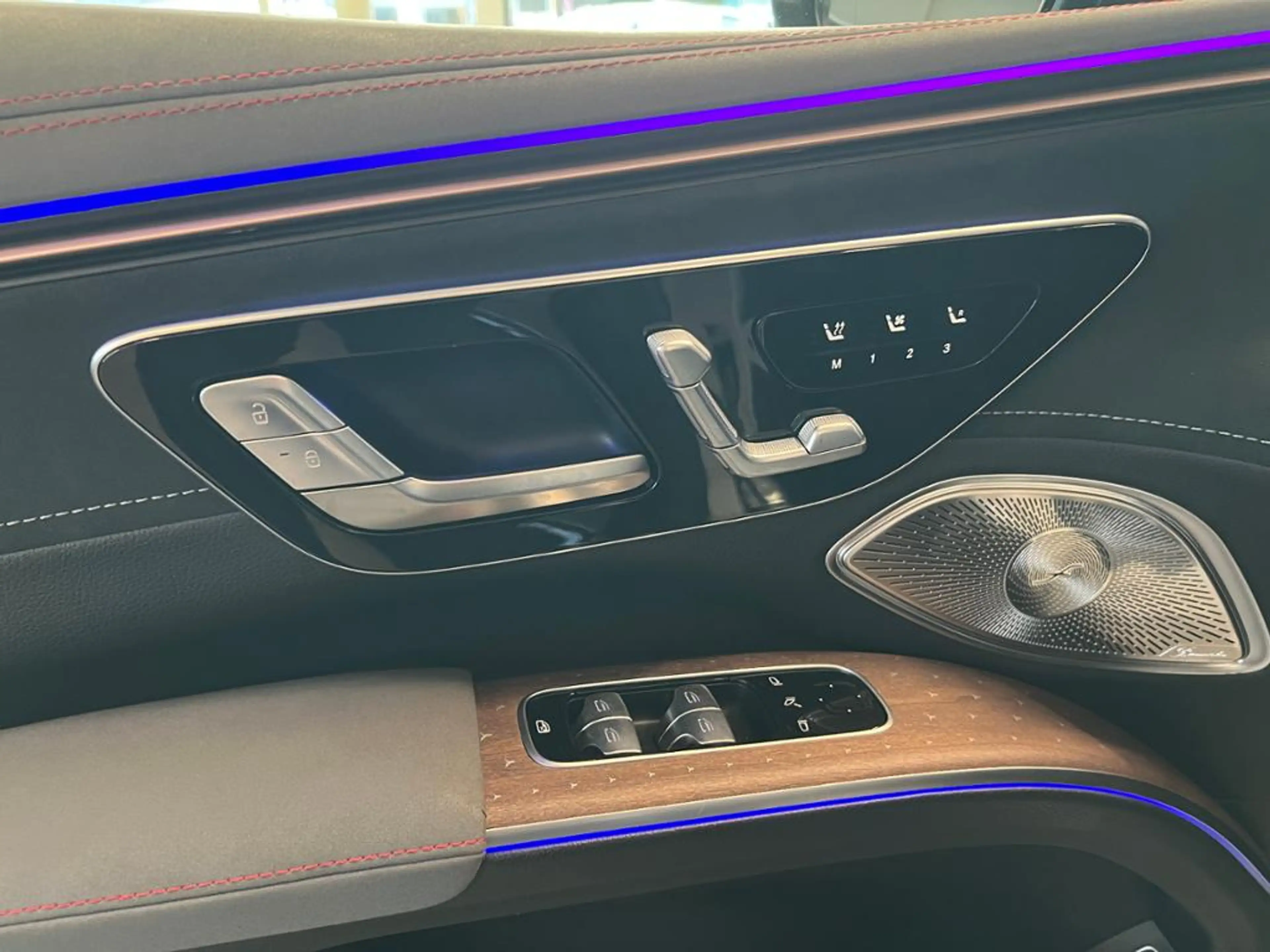 Mercedes-Benz EQS SUV 450 4M  AMG Night Premium Airmatic 360 — photo 12