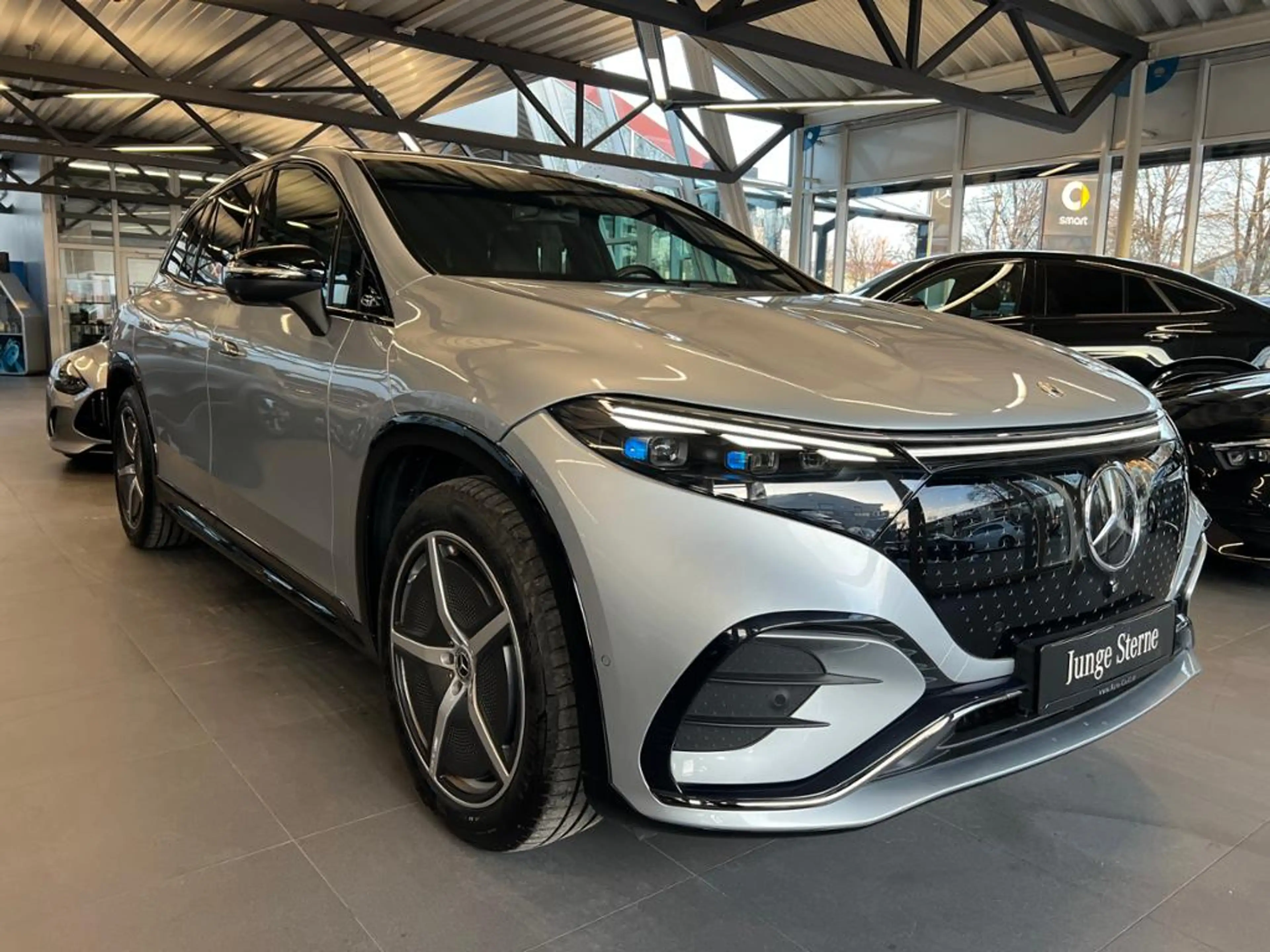 Mercedes-Benz EQS SUV 450 4M  AMG Night Premium Airmatic 360 — photo 4