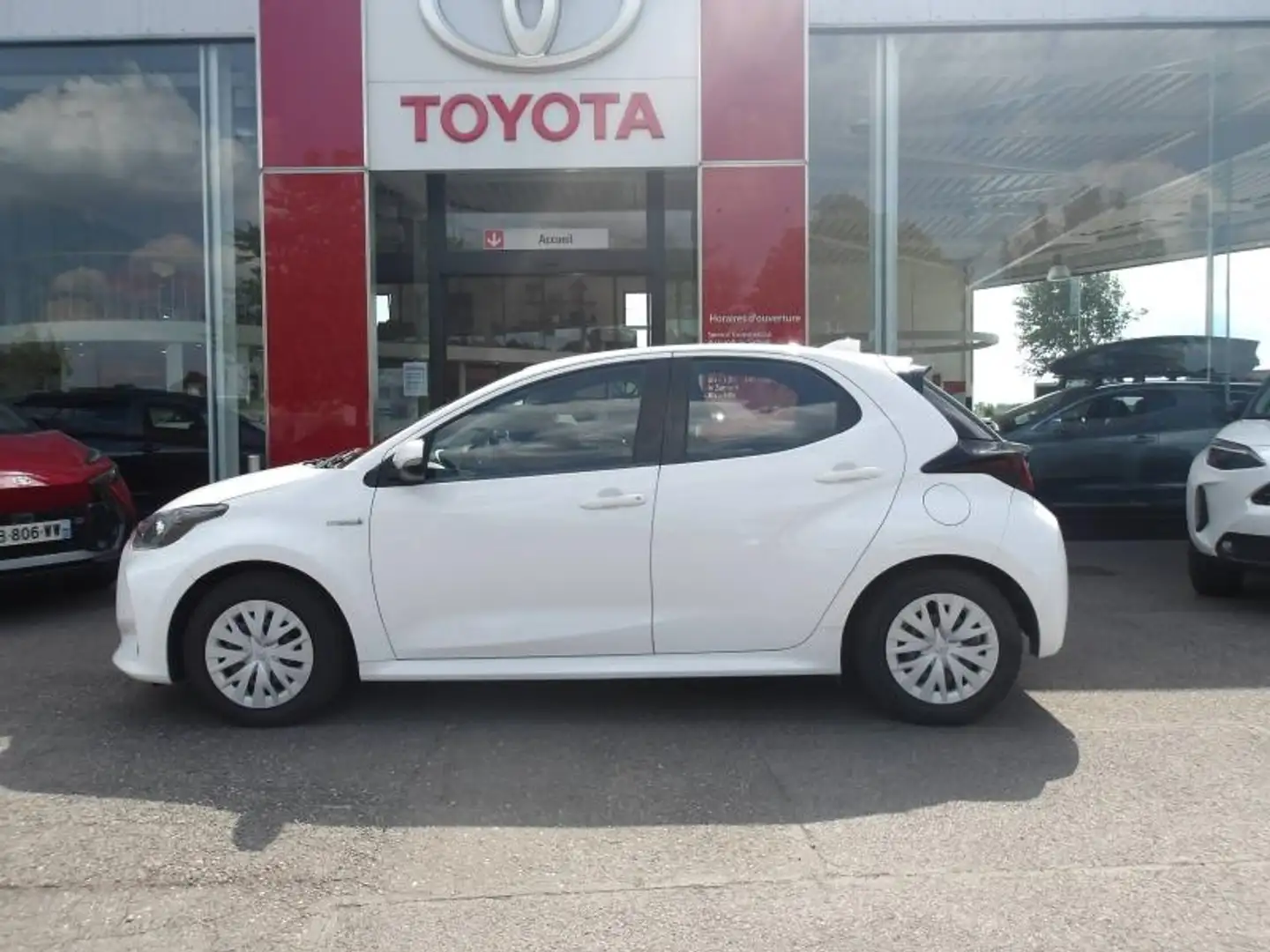 Toyota Yaris 116h Dynamic Business Affaire MY22 + Programme Toy Blanc - 1