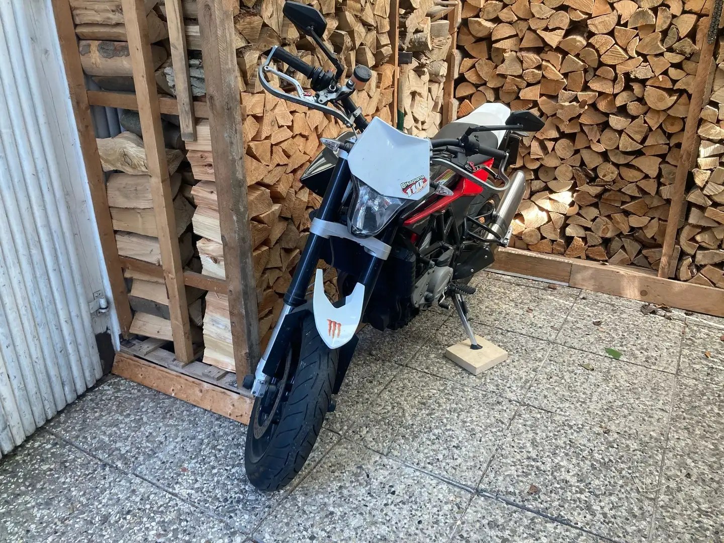 Husqvarna Nuda 900 Rouge - 1