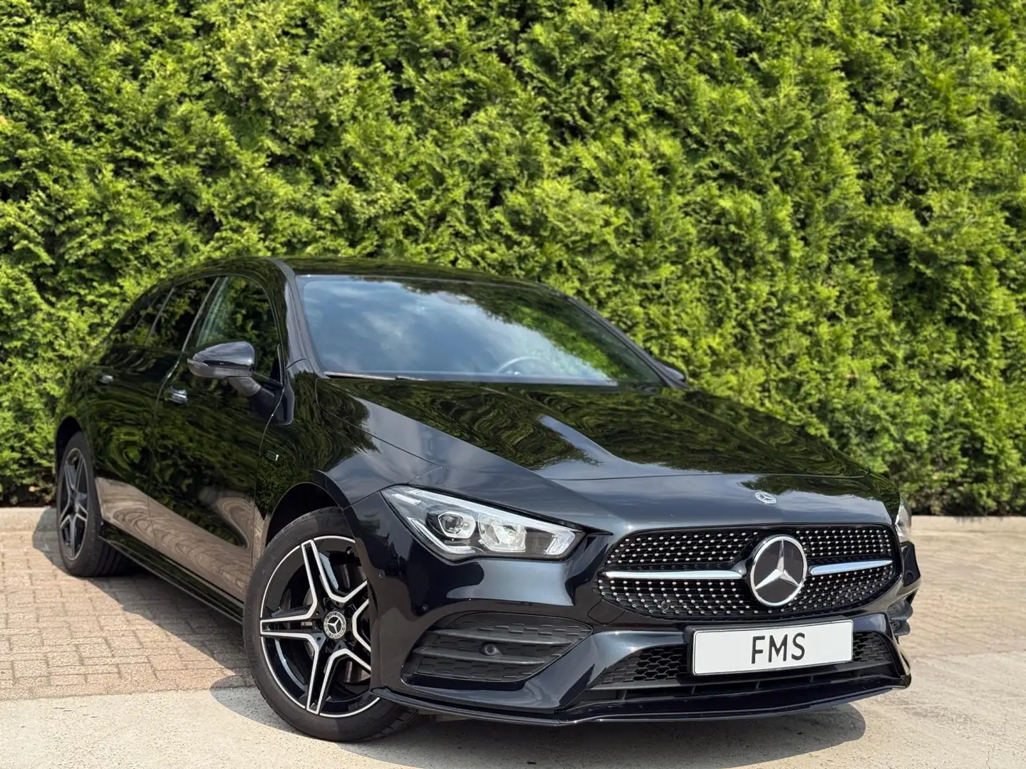 Mercedes-Benz CLA 250 250e Shooting Brake AMG Pakket Camera CarPlay Zwart - 1