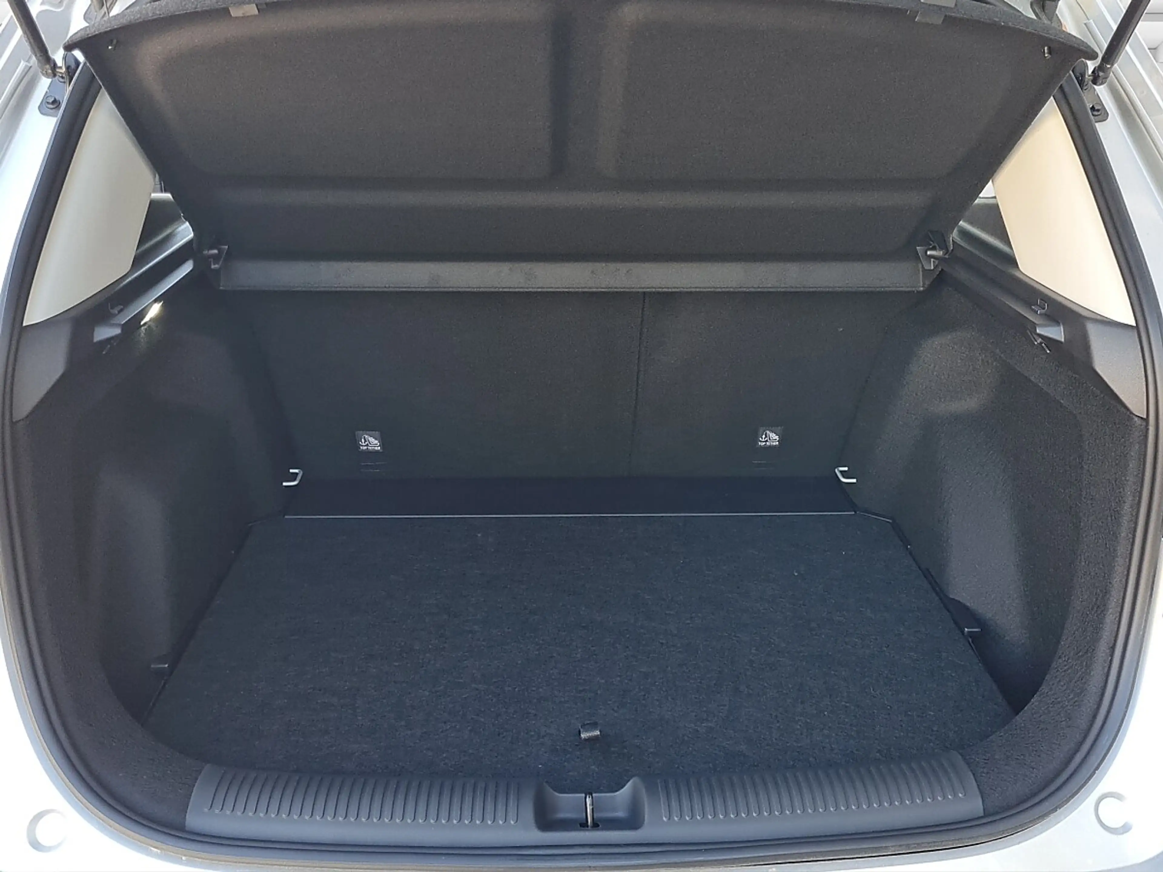 MG ZS 1.5 Hybrid+ Luxury — photo 9