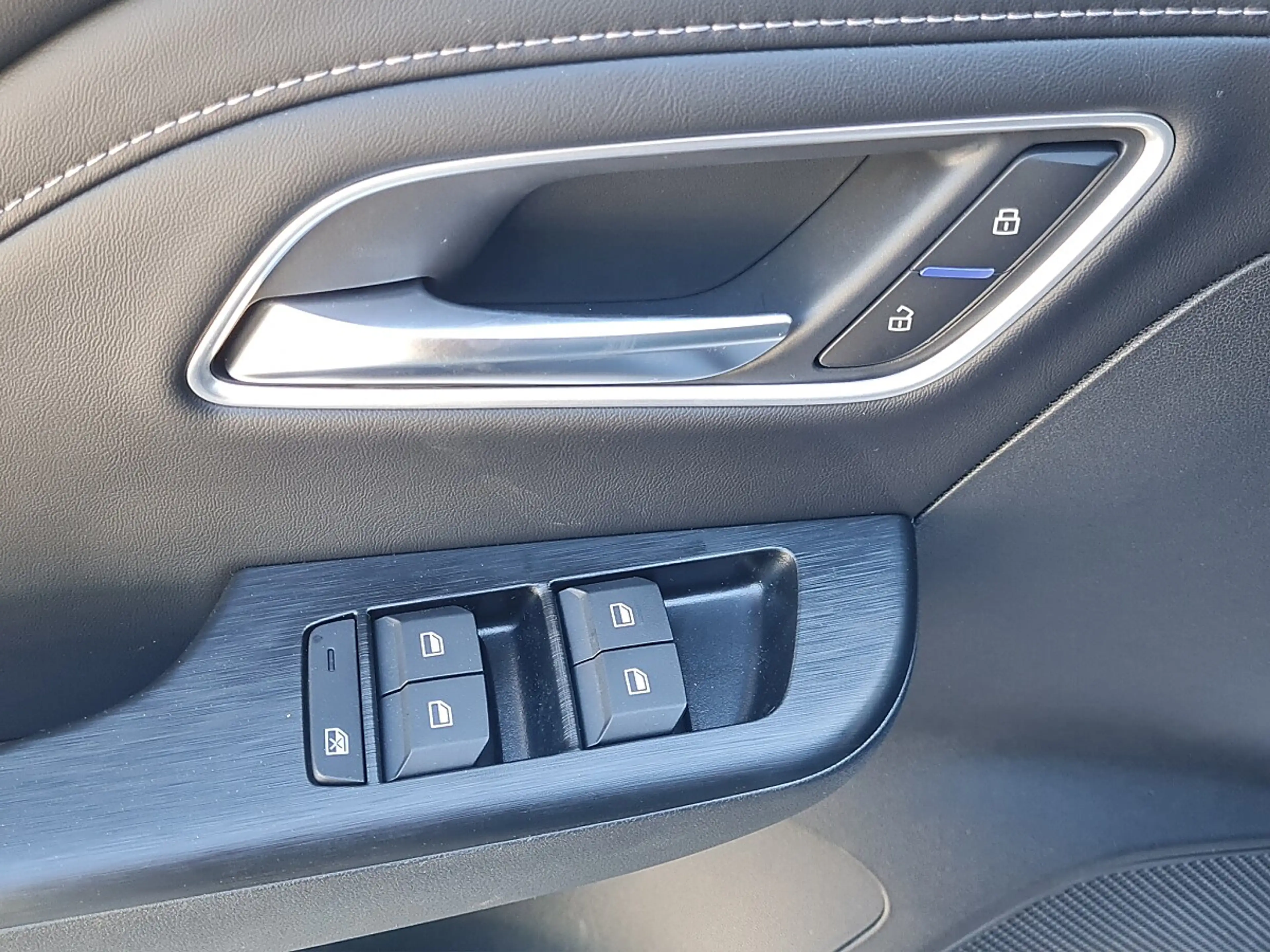 MG ZS 1.5 Hybrid+ Luxury — photo 15