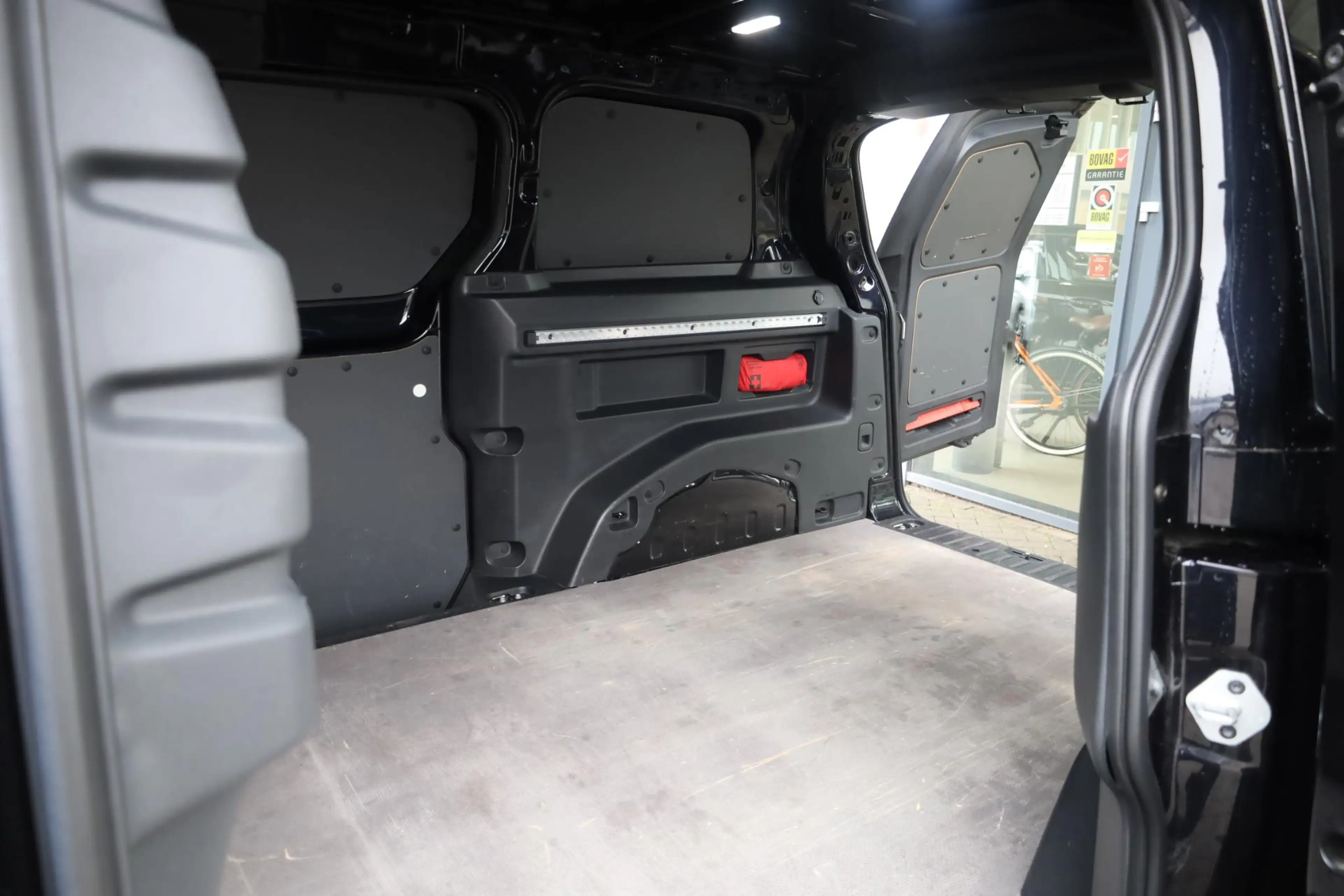 Volkswagen ID. Buzz Cargo 77 kWh 2 x schuifdeur trekhaak wegklapbaar led mat — photo 20