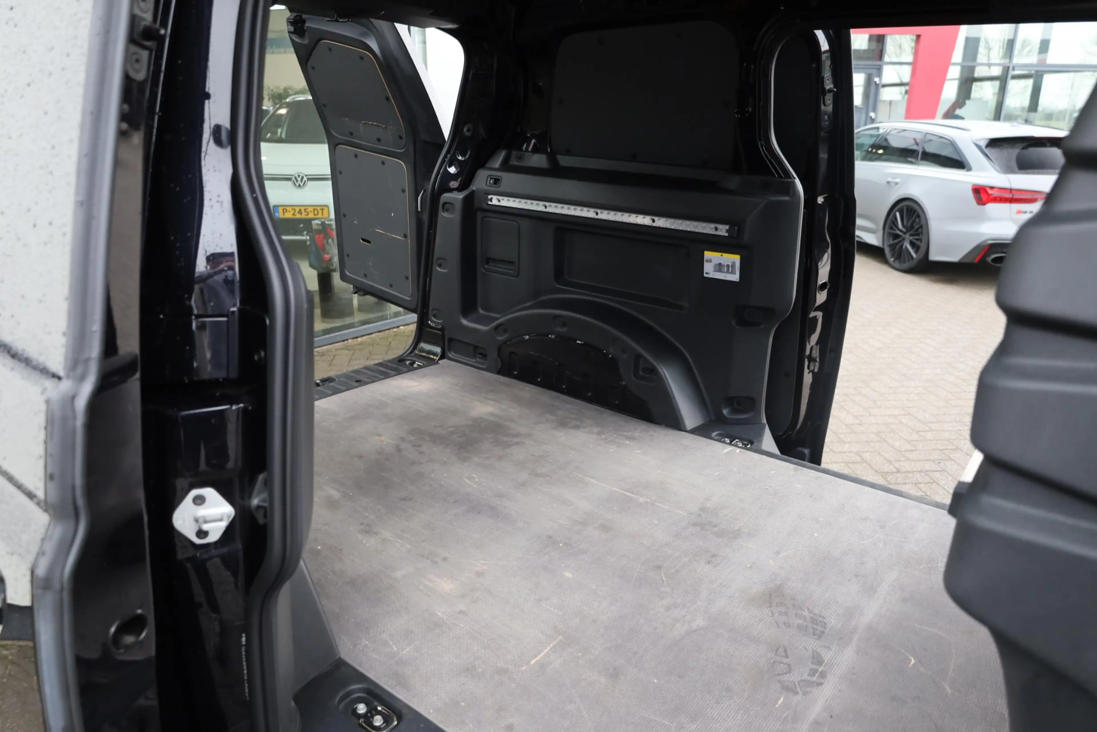 Volkswagen ID. Buzz Cargo 77 kWh 2 x schuifdeur trekhaak wegklapbaar led mat — photo 21