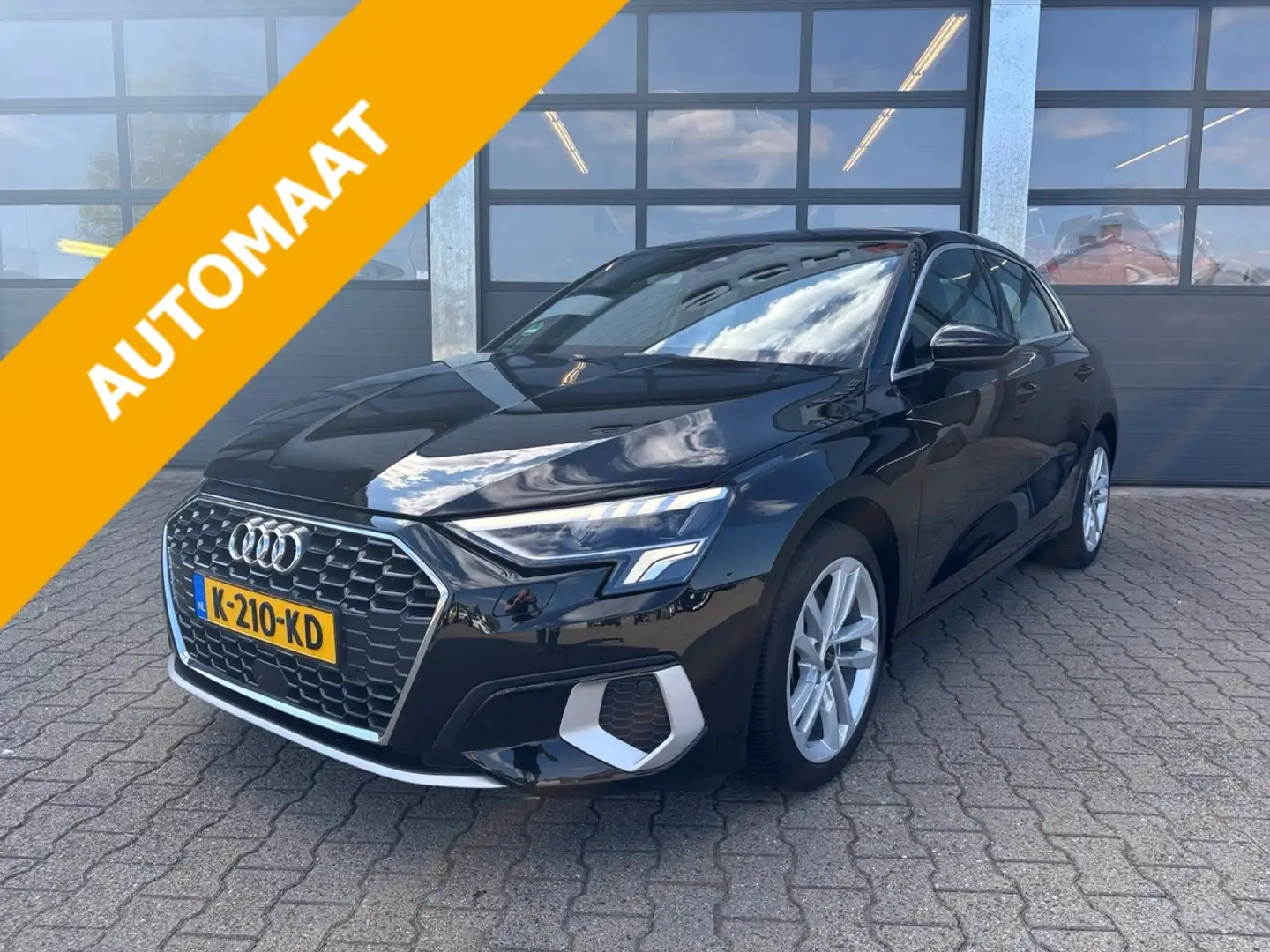 Audi A3 Sportback 30 TFSI 110pk Business Edition Automaat Zwart - 1