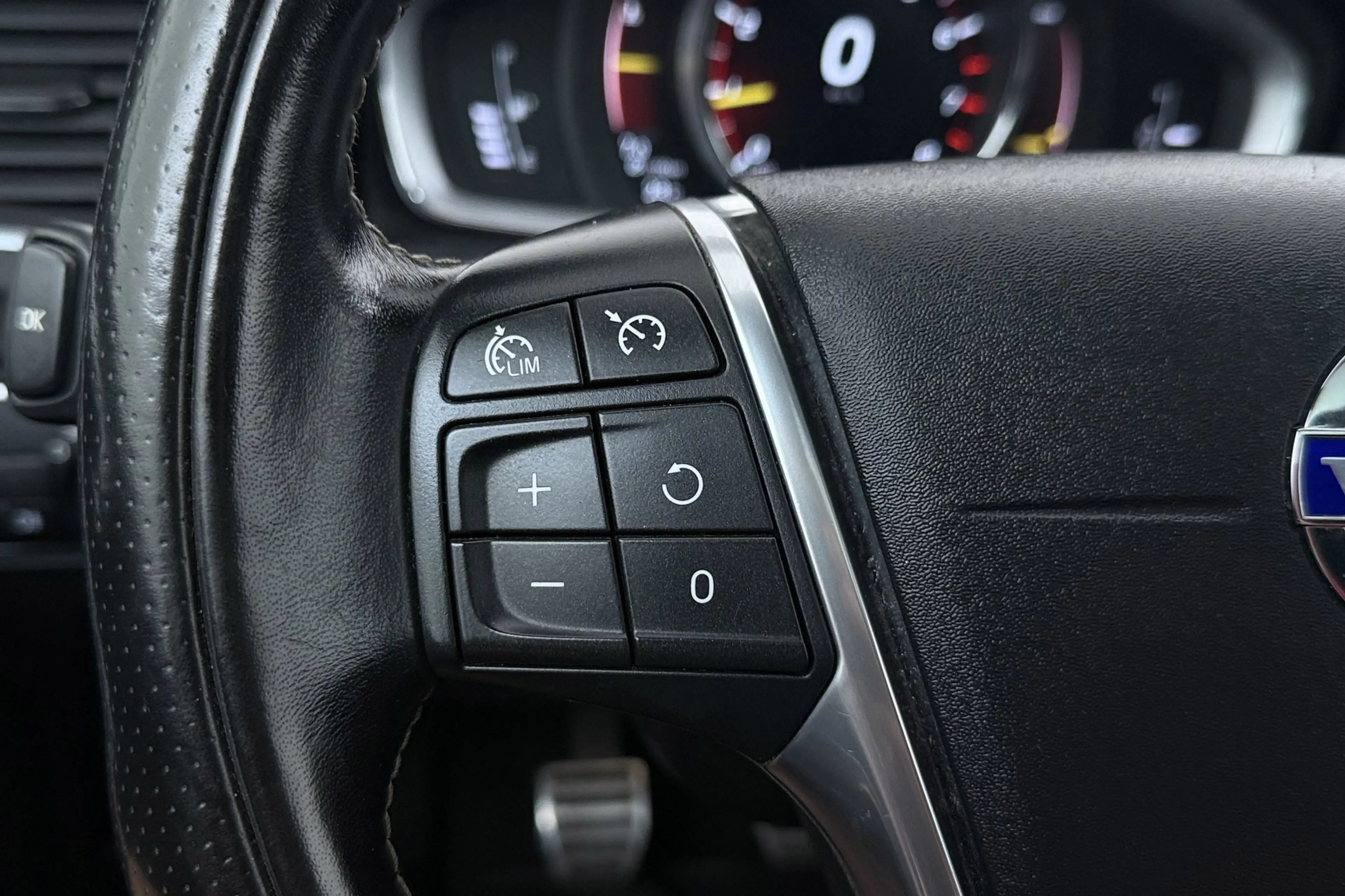 Volvo V60 2.0 T4 Business Sport R-Design | Trekhaak | Schuif — photo 30