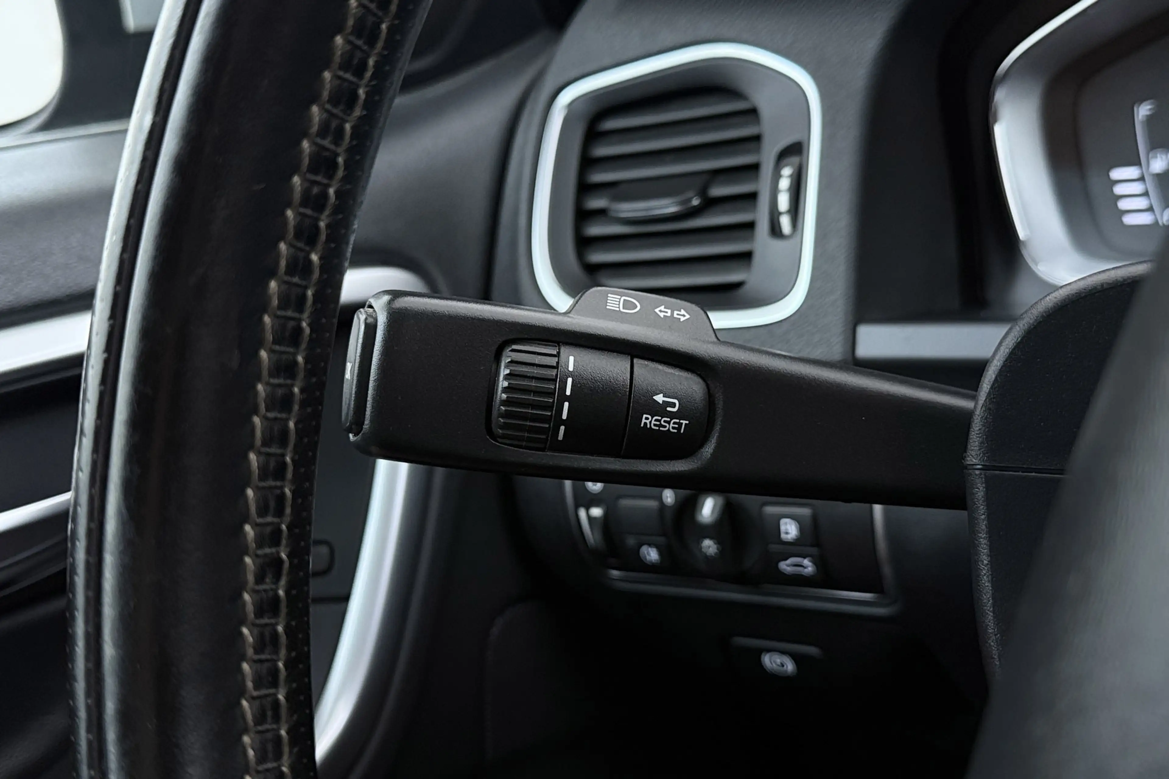 Volvo V60 2.0 T4 Business Sport R-Design | Trekhaak | Schuif — photo 28