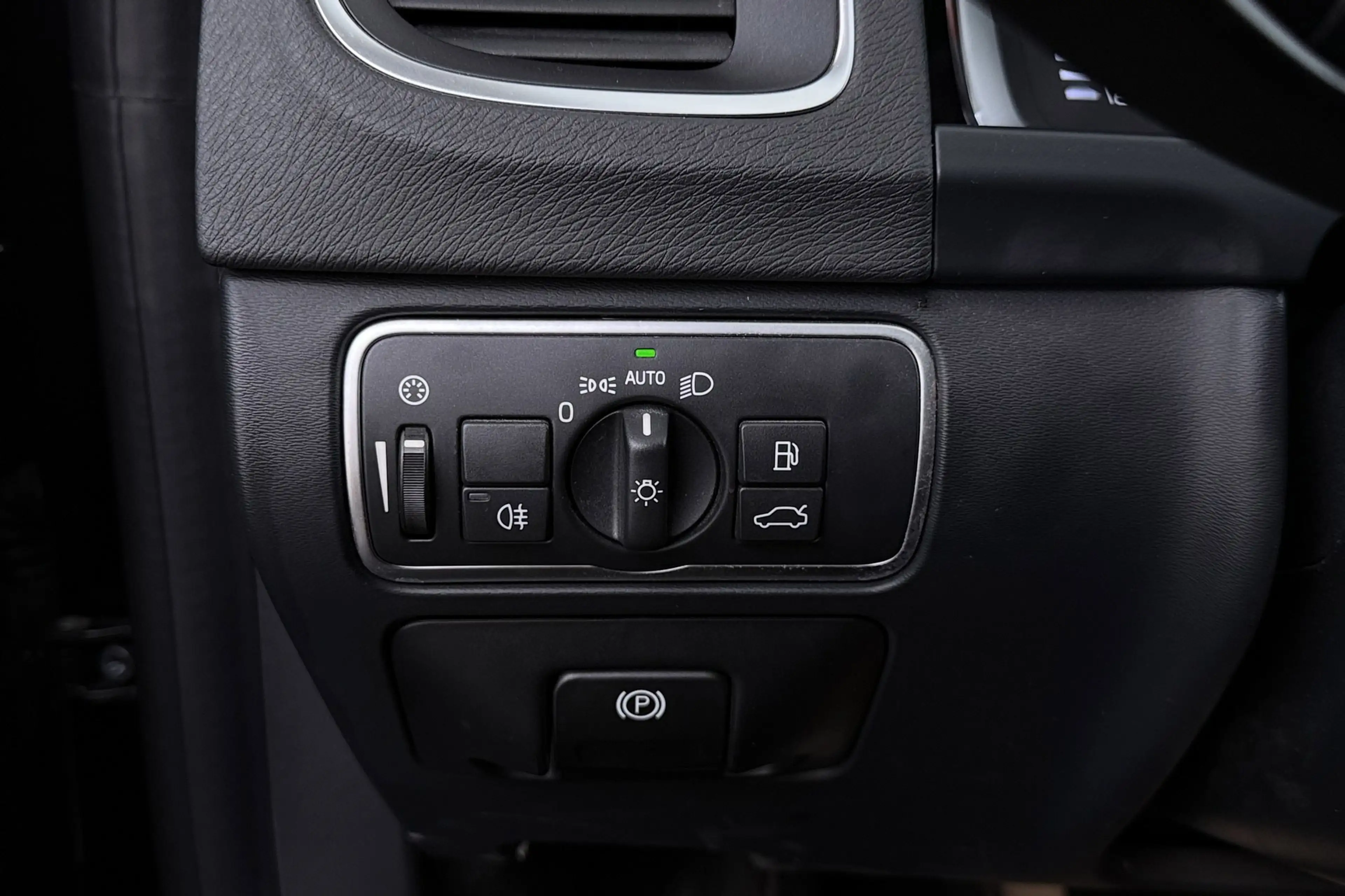 Volvo V60 2.0 T4 Business Sport R-Design | Trekhaak | Schuif — photo 32