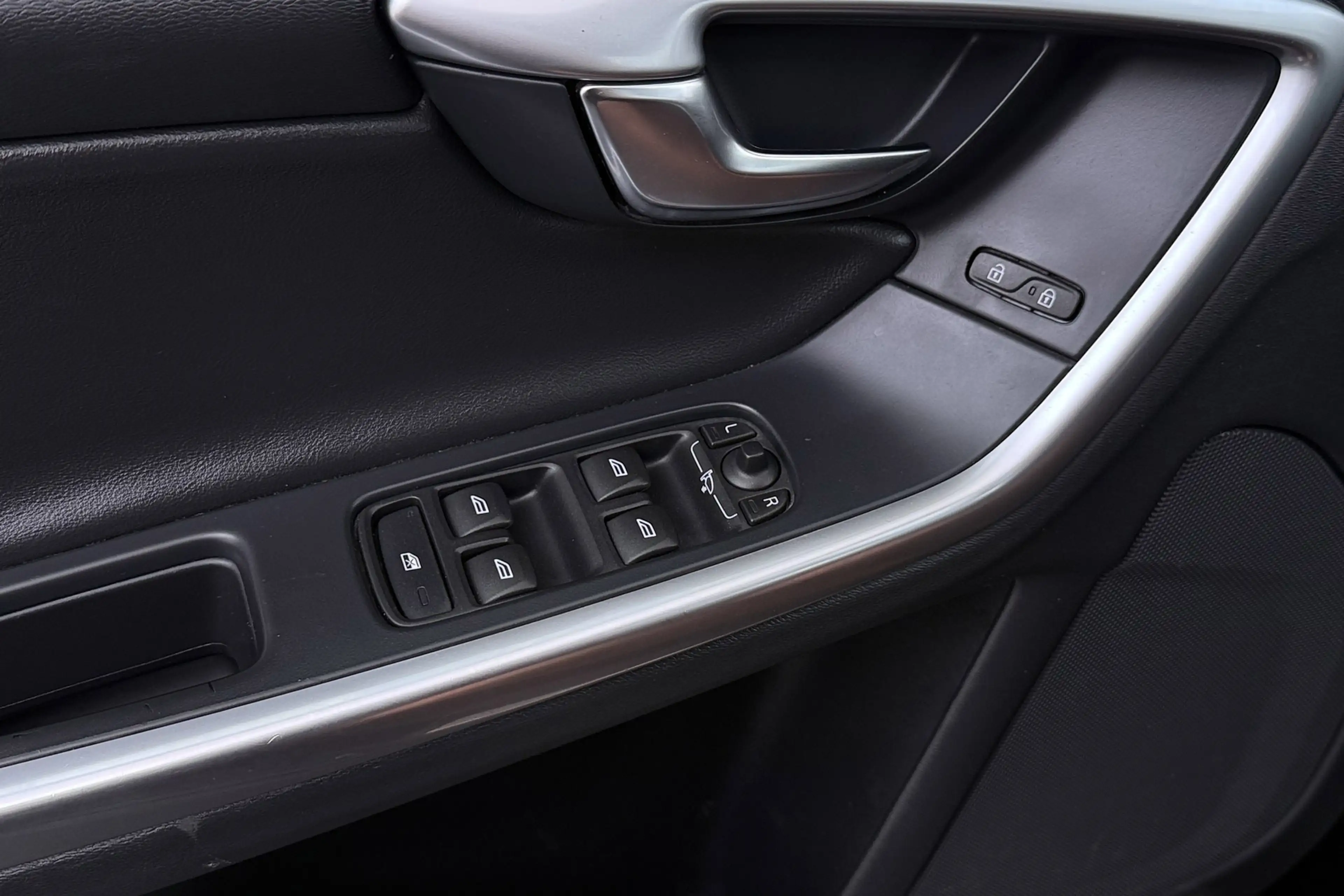 Volvo V60 2.0 T4 Business Sport R-Design | Trekhaak | Schuif — photo 33