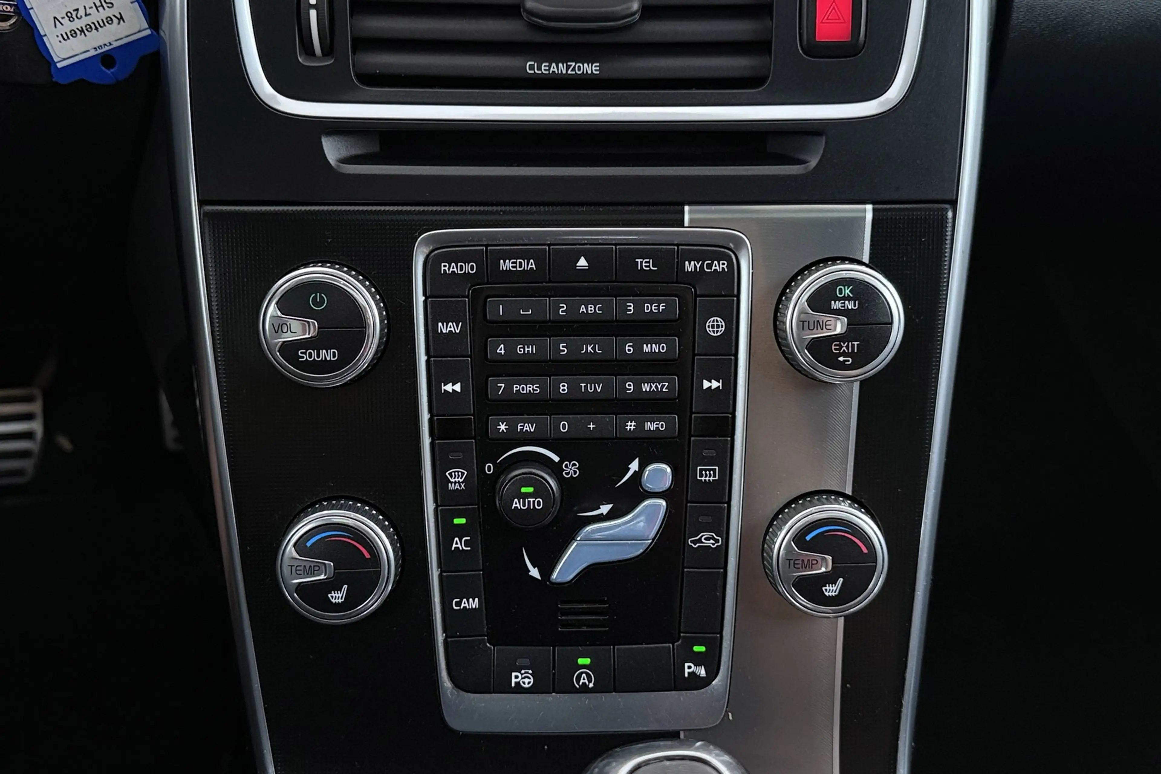 Volvo V60 2.0 T4 Business Sport R-Design | Trekhaak | Schuif — photo 26