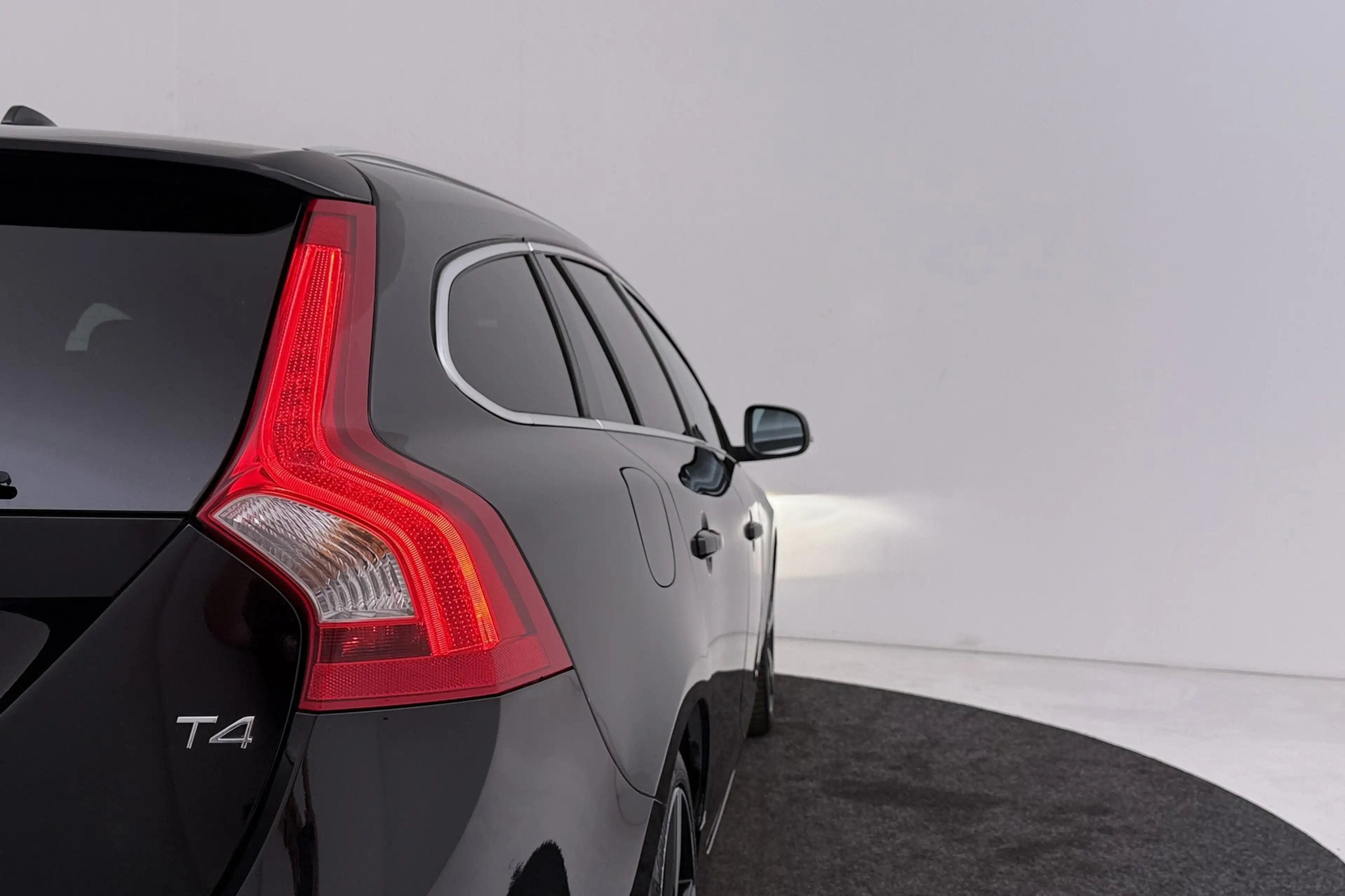 Volvo V60 2.0 T4 Business Sport R-Design | Trekhaak | Schuif — photo 46