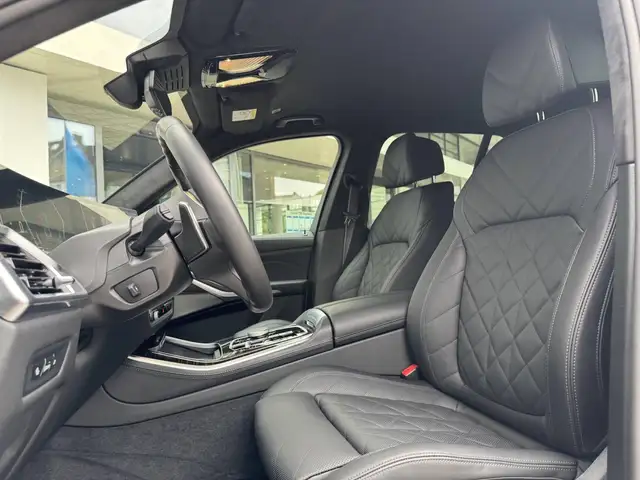 BMW X5 view 8