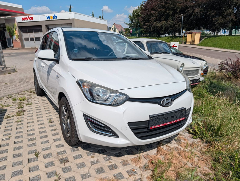 Hyundai i20 Trend Klima  Alu el. Fenster ZV 39655km ! — photo 3