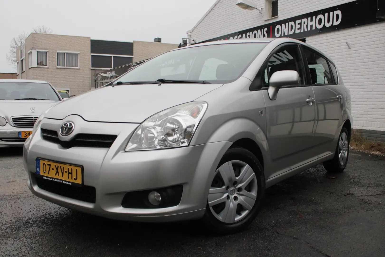 Toyota Verso 1.8 VVT-i Sol 7p. Automaat | airco | Elec Ramen | Grau - 1