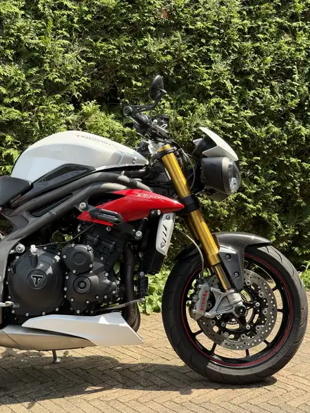 Triumph Speed Triple - foto 4