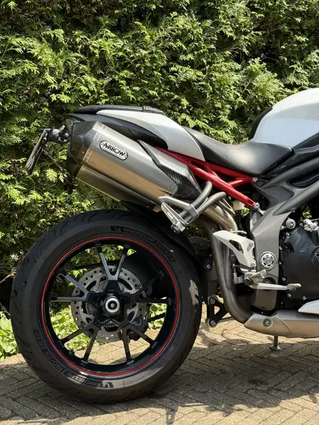 Triumph Speed Triple - foto 5