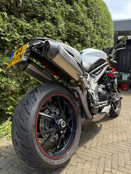 Triumph Speed Triple - foto 2