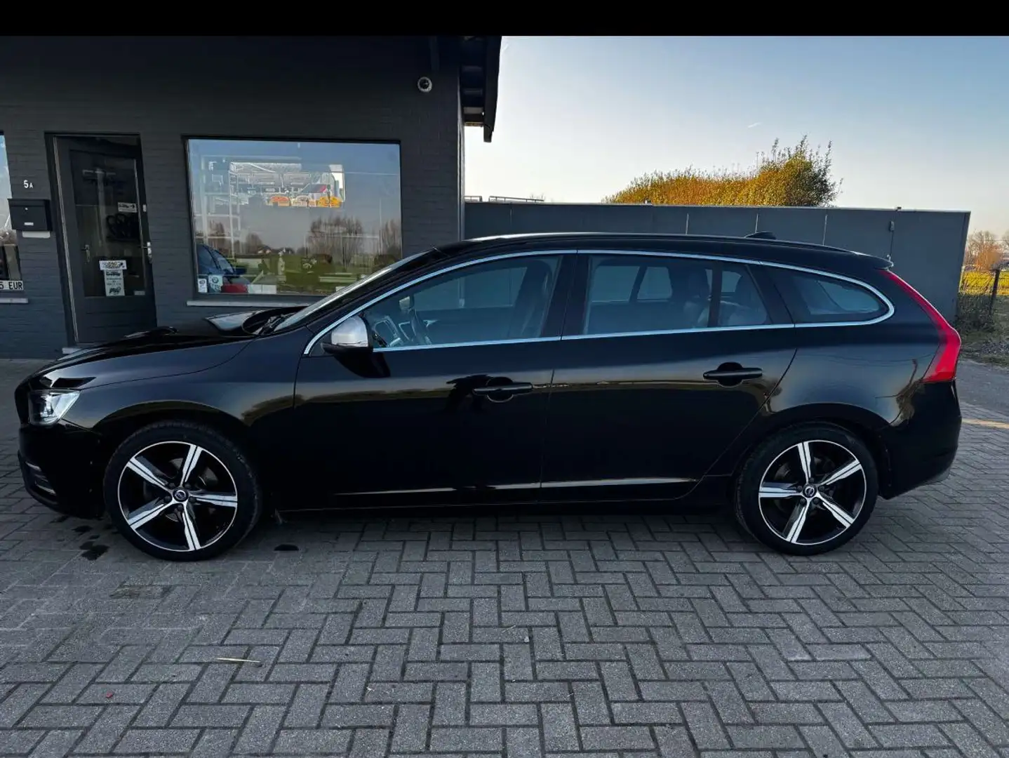 Volvo V60 V60 2.0 D2 R-Design Noir - 2