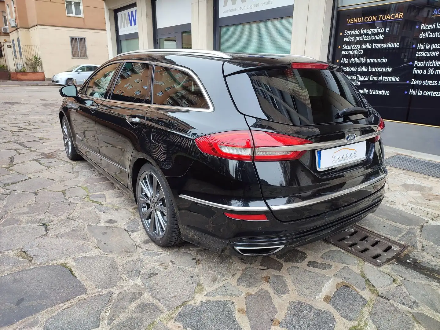Ford Mondeo 2.0 Hybrid Vignale eCVT SW Automatica Siyah - 2