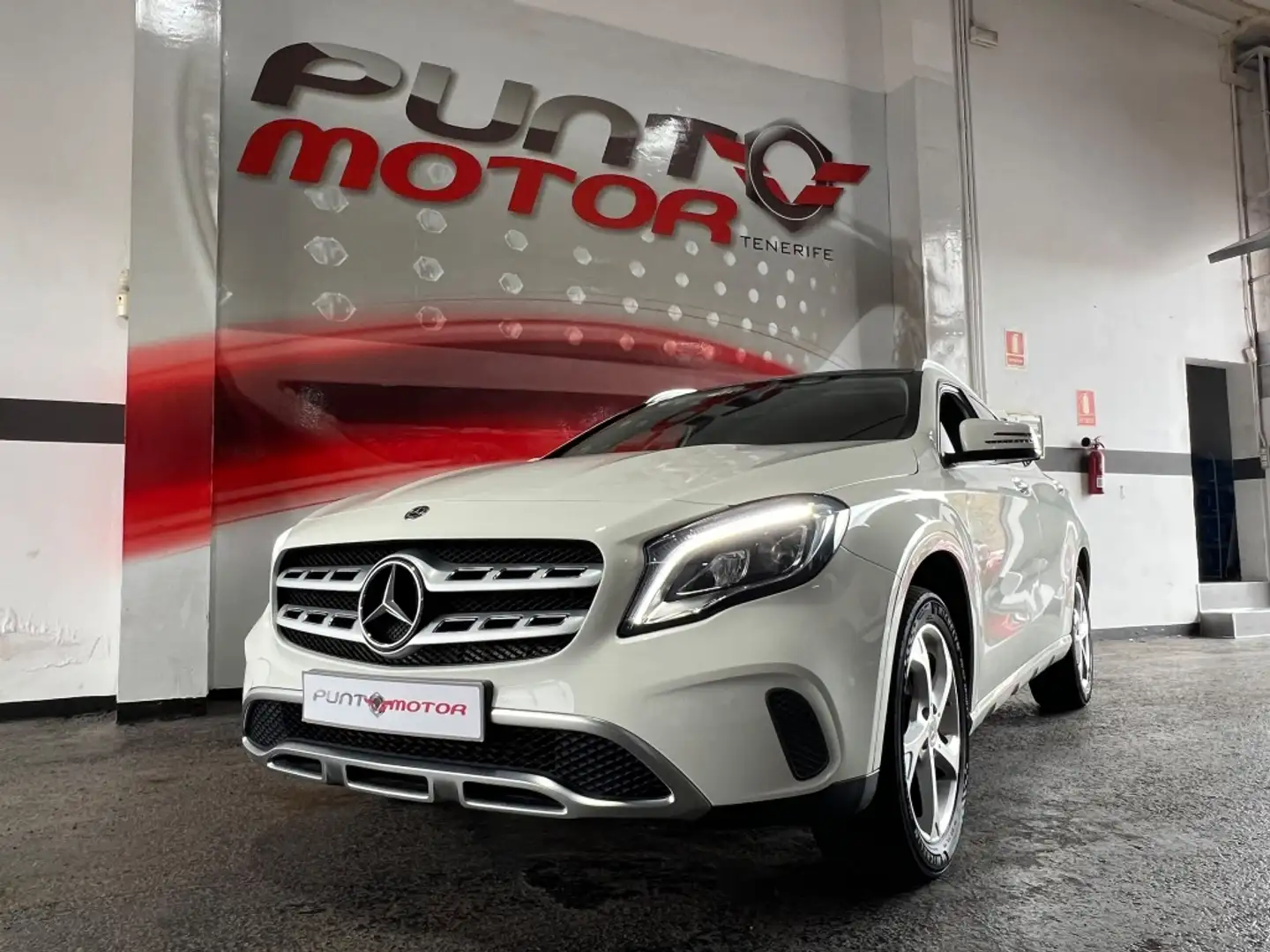 Mercedes-Benz GLA 180 7G-DCT AMG Line 7G-DCT Blanco - 1