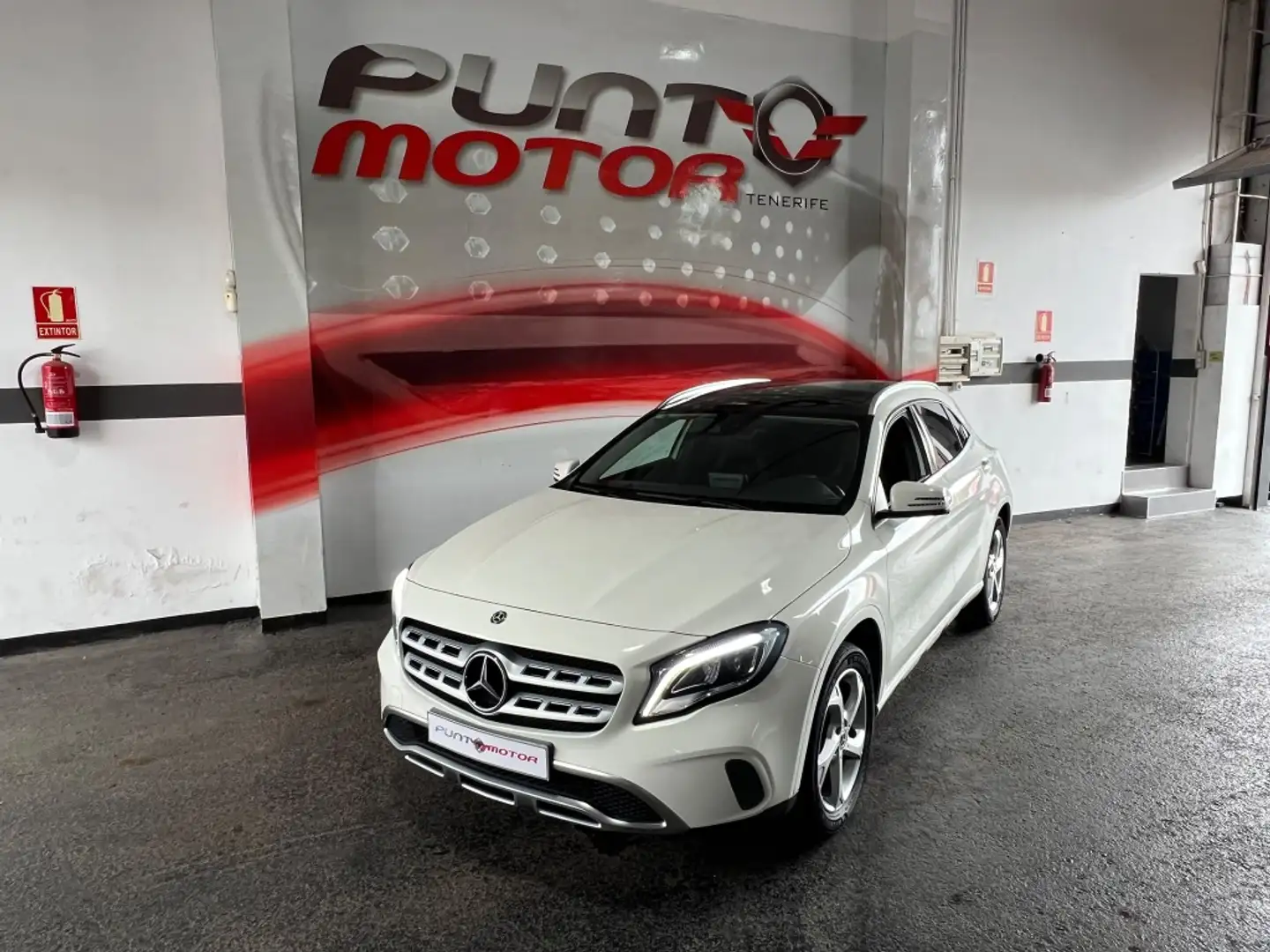 Mercedes-Benz GLA 180 7G-DCT AMG Line 7G-DCT Blanco - 2