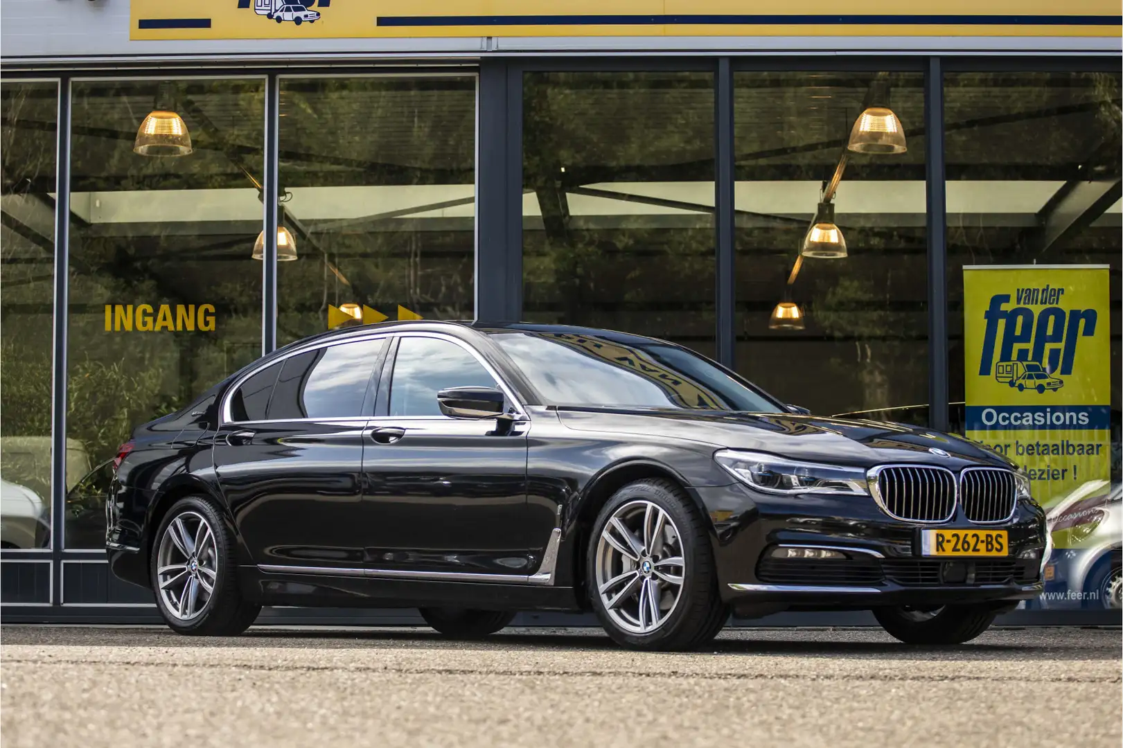 BMW 740 7-serie 740Le iPerformance High Executive Zwart - 1