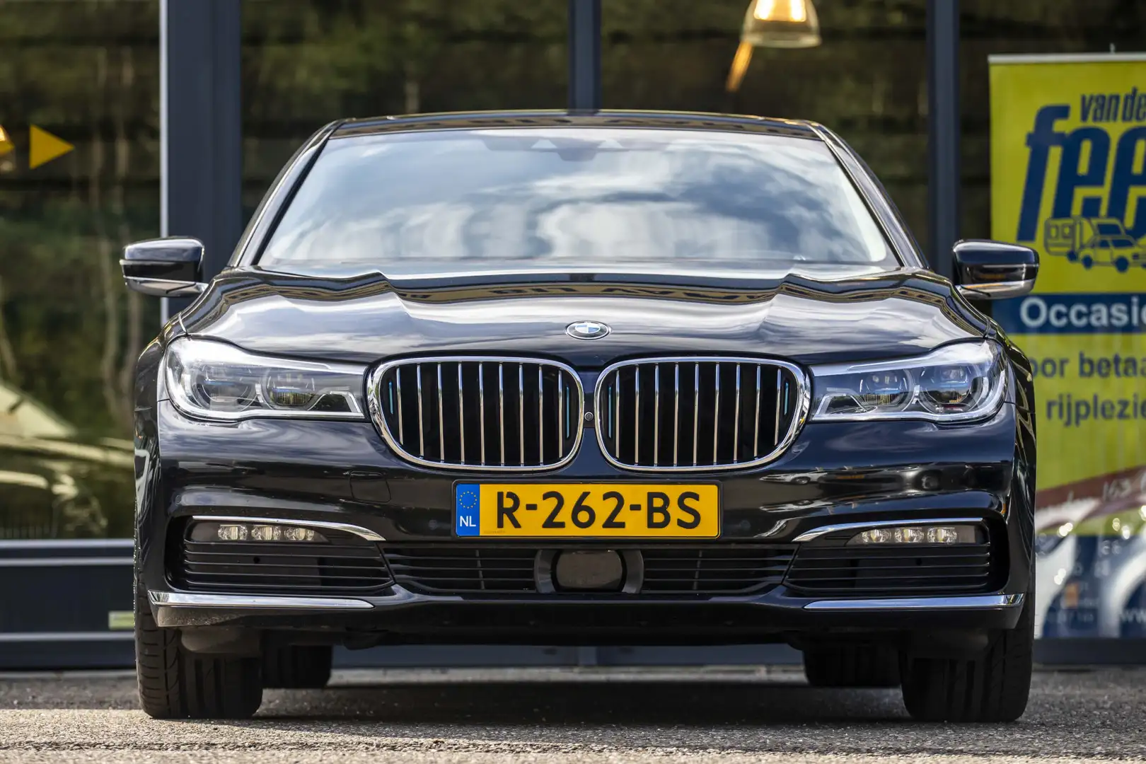BMW 740 7-serie 740Le iPerformance High Executive Zwart - 2