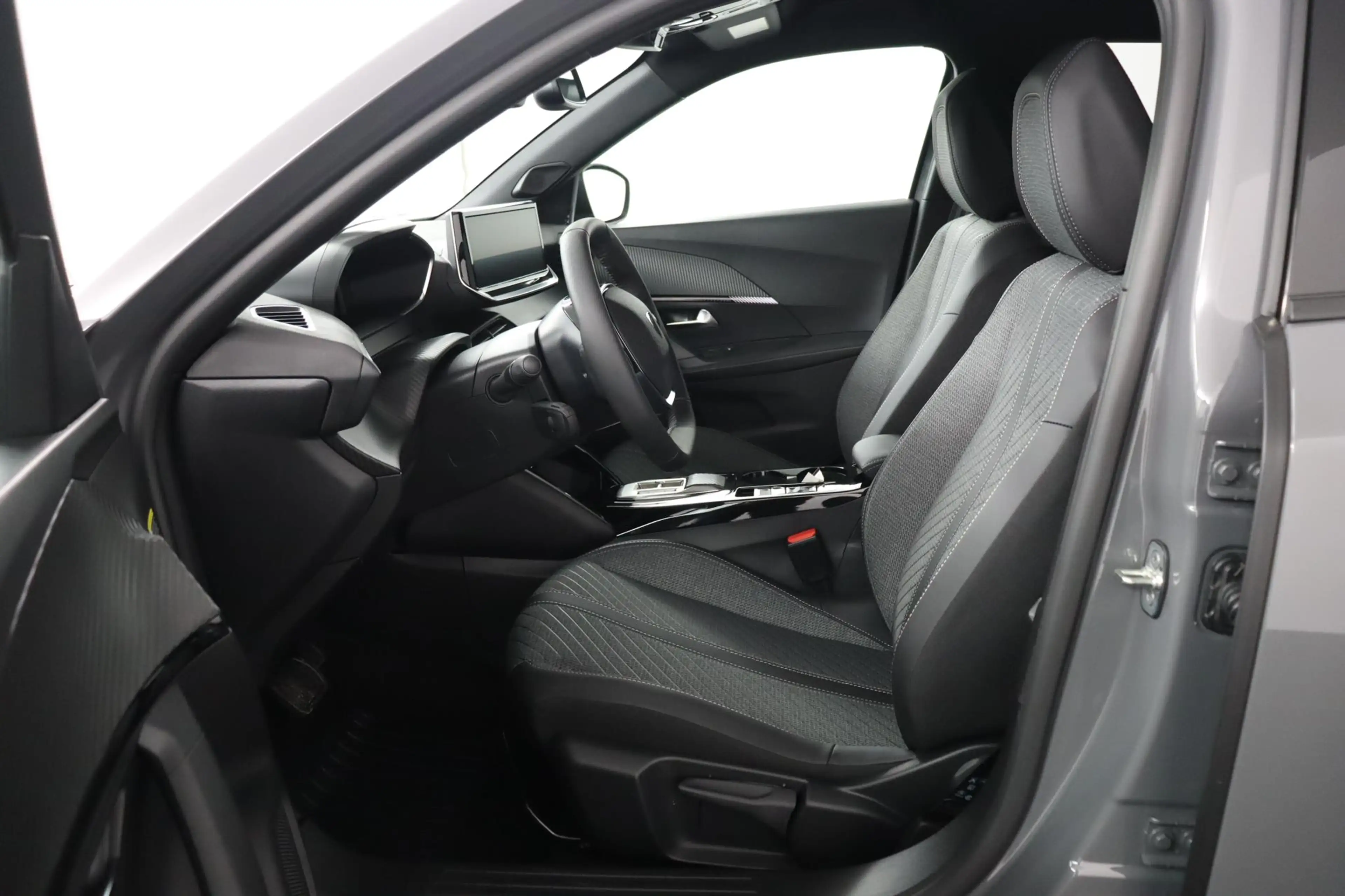 Peugeot e-2008 EV Allure Avantage 54 kWh | 406 km WLTP | Navigati — photo 5