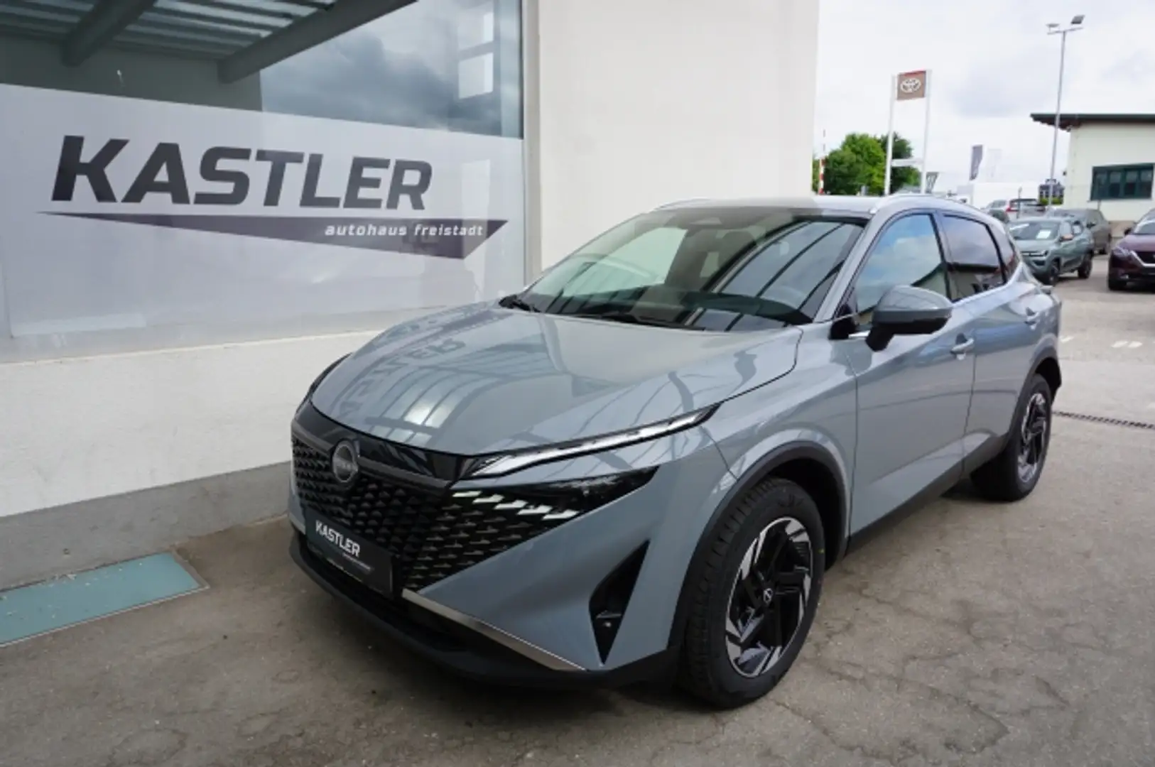 Nissan Qashqai N-Connecta+ 1.3 DIG-T X-Tronic Grau - 1