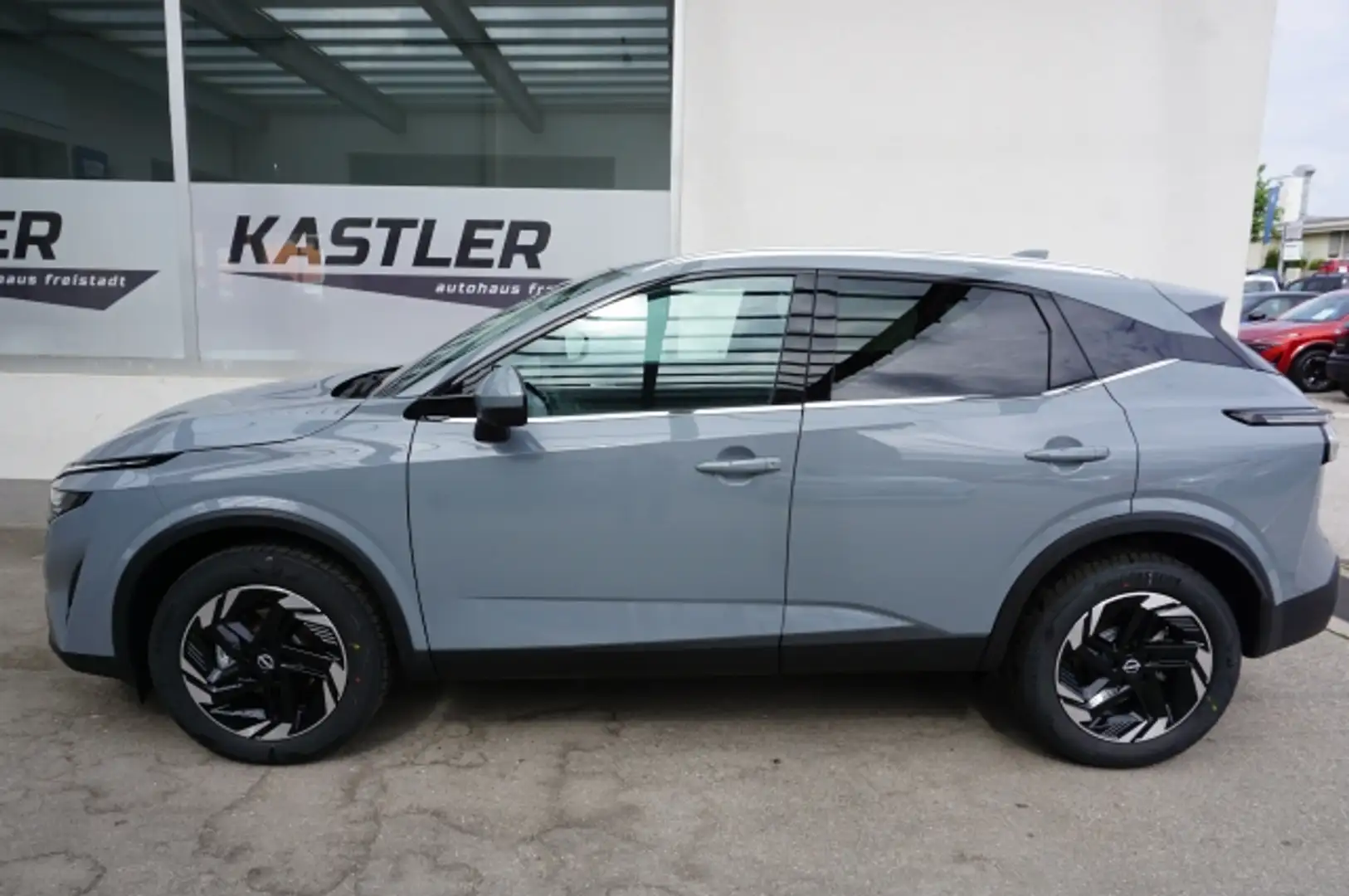 Nissan Qashqai N-Connecta+ 1.3 DIG-T X-Tronic Grau - 2