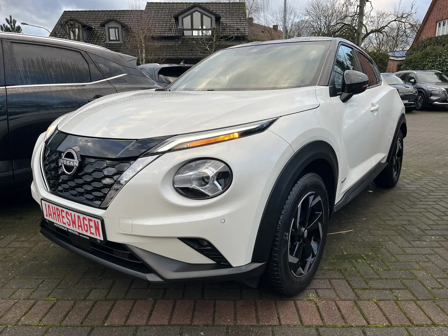 Nissan Juke 1.6 Hybrid 143 PS N-Connecta, Navi, LED, Sitzh. Weiß - 1