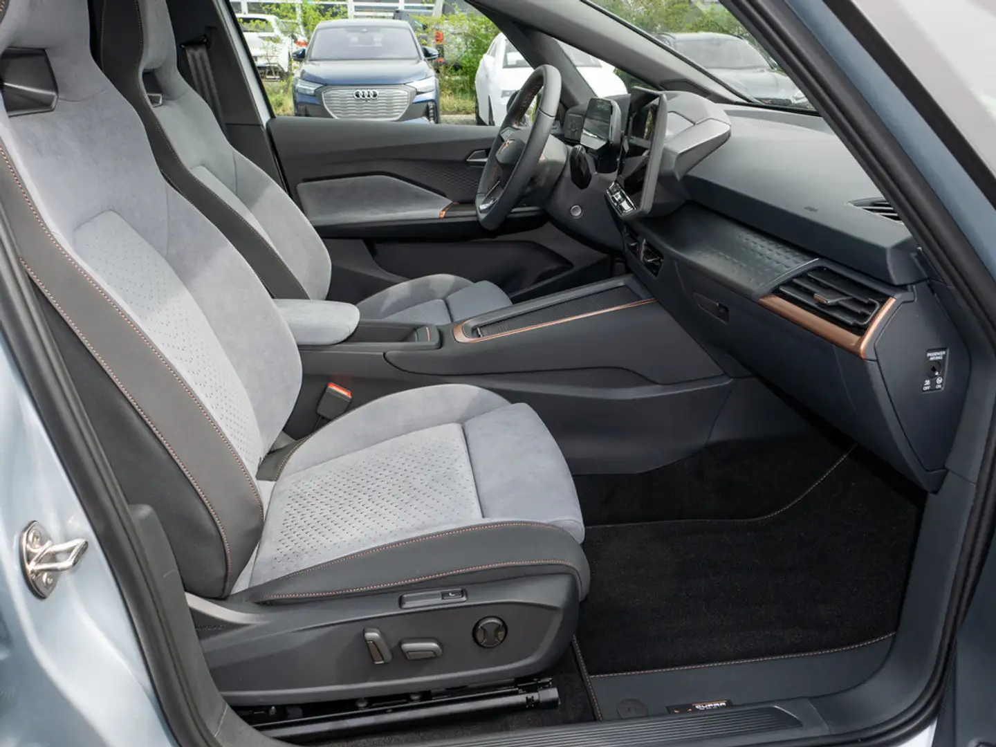 CUPRA Born Edition Dynamic KAMERA NAVI ACC LED 360° Argintiu - 2