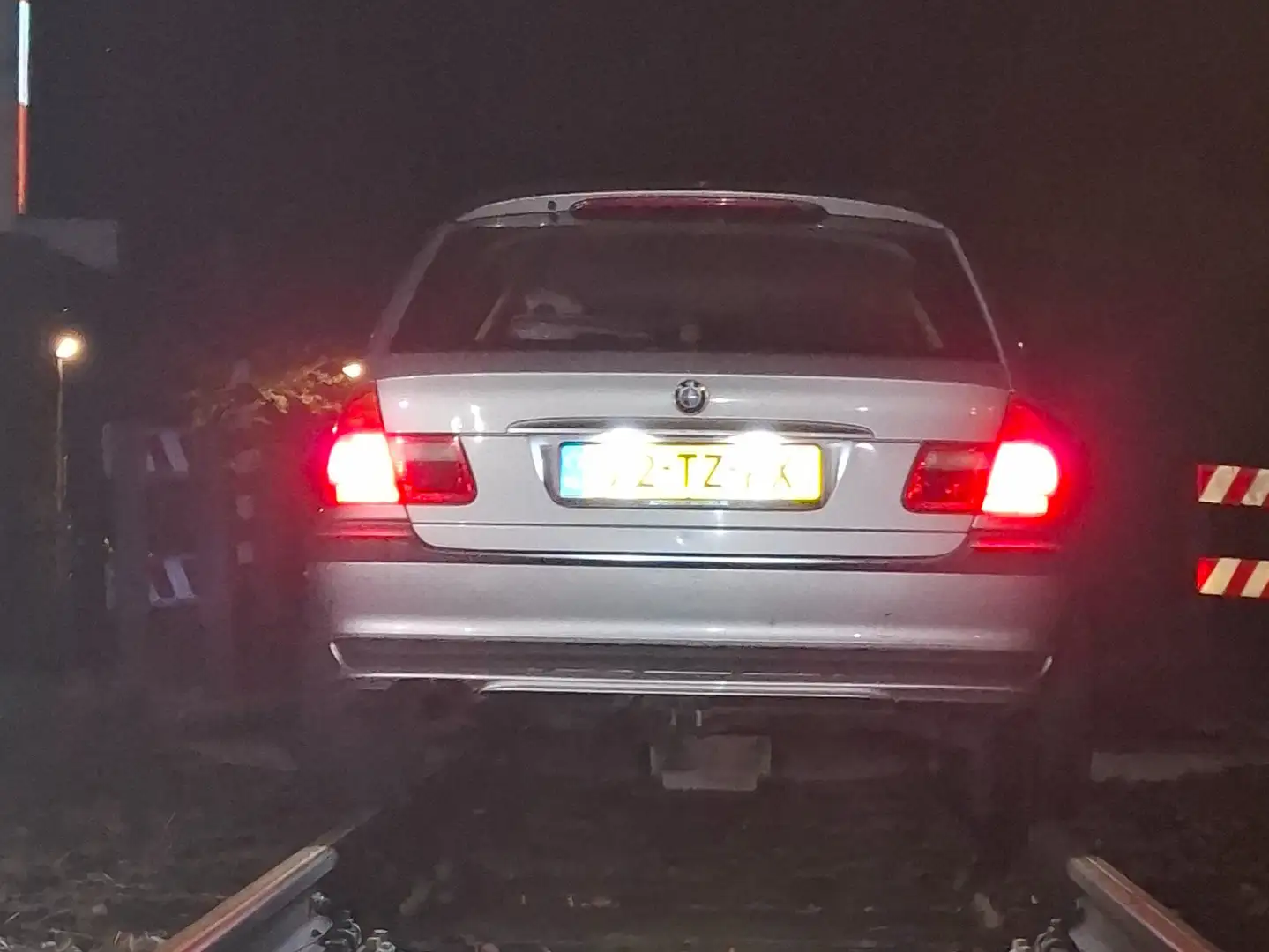 BMW 320 320i Executive Grijs - 1