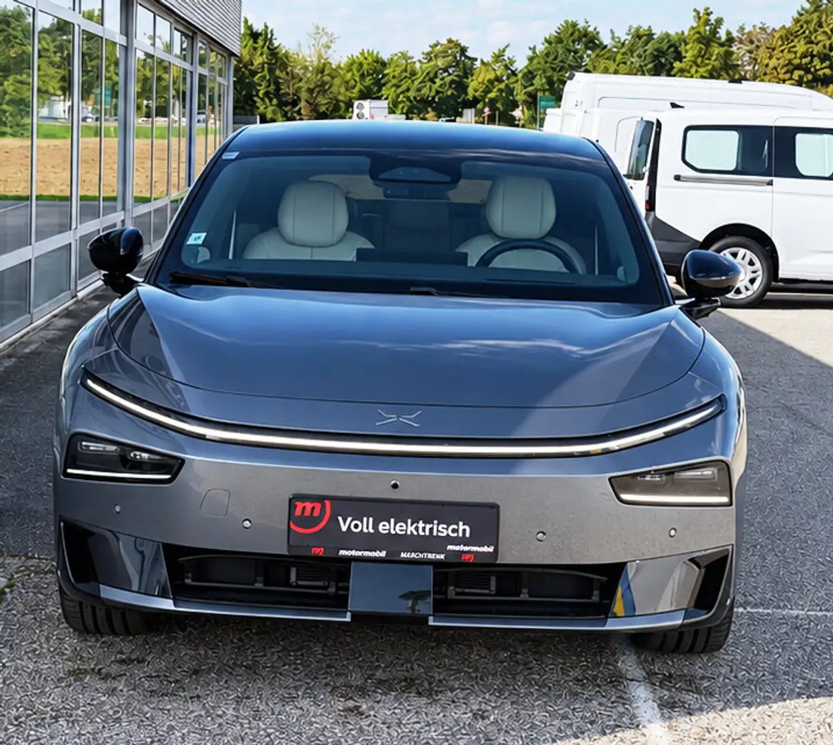 Xpeng P7 + Long Range 74,9kWh RWD Grau - 2