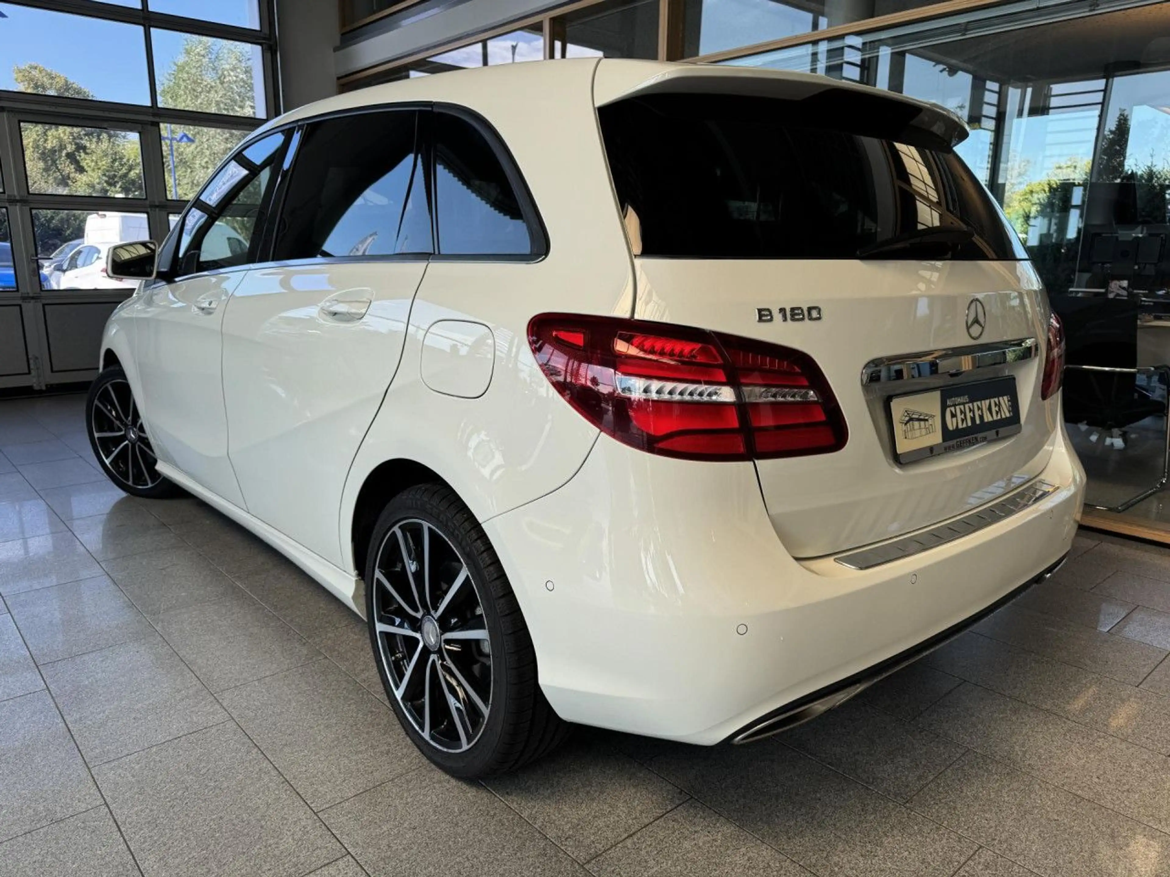 Mercedes-Benz B 180 7G-DCT Urban, Kamera, Pano, PDC! Bluetooth — photo 5