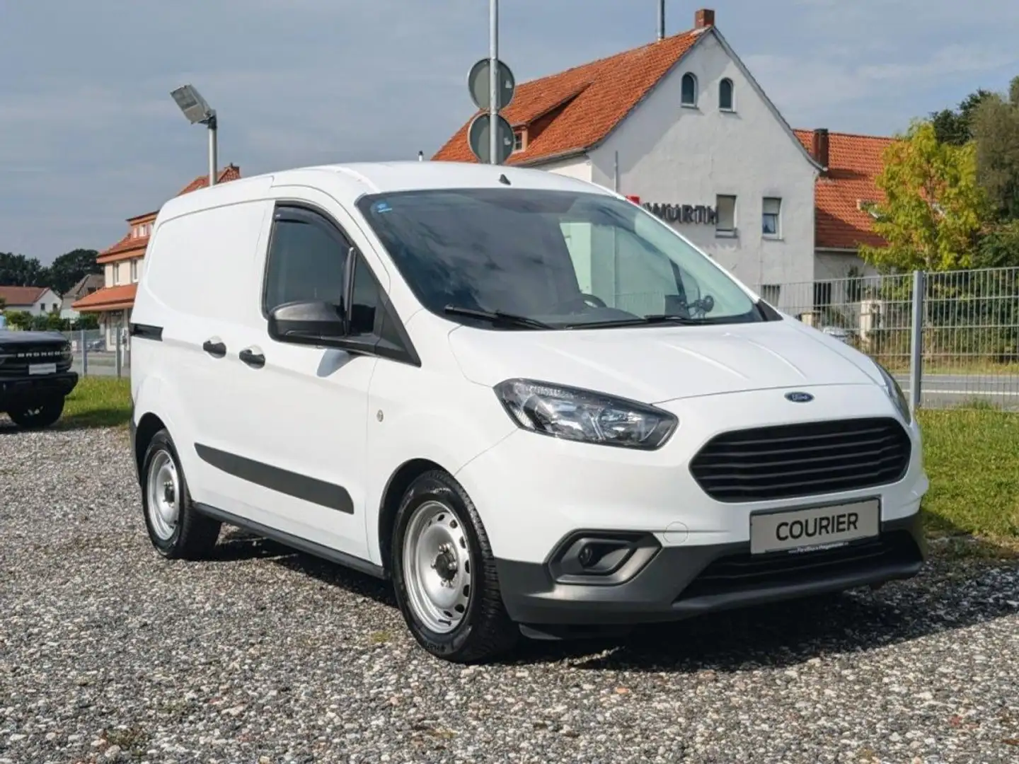 Ford Transit Courier 1.5TDCI Weiß - 1