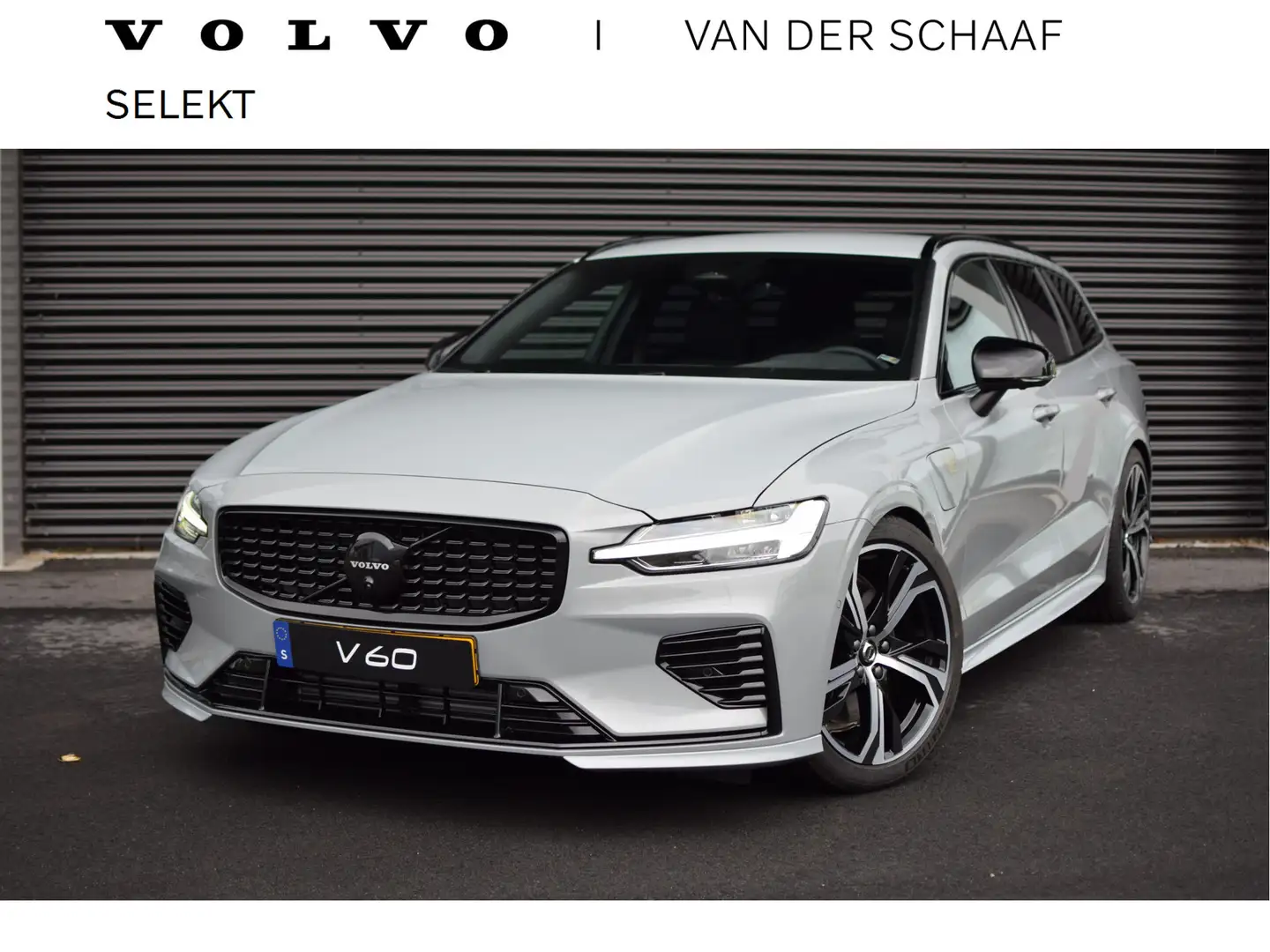 Volvo V60 T6 350pk AWD Plus Dark / Heico verlaagd / 19 inch Gris - 1