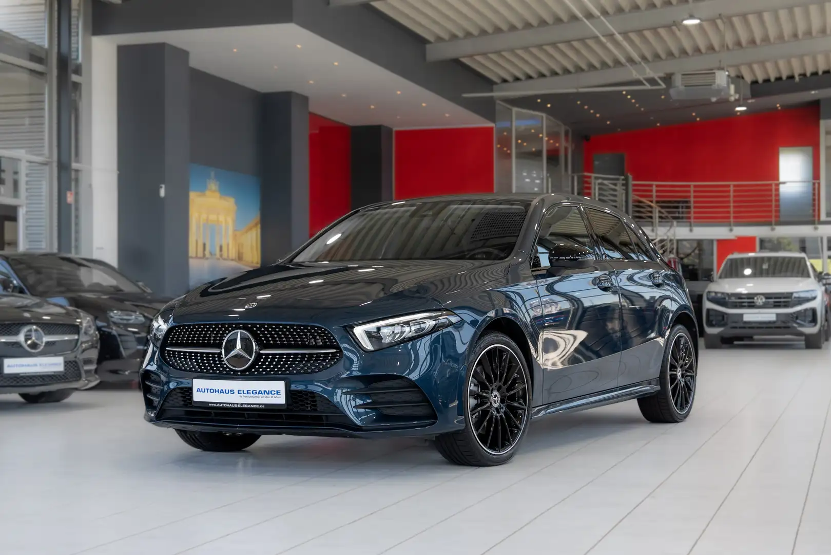 Mercedes-Benz A 250 e*AMG-LINE*1.HD*NIGHT-PAKET*HIGH-LED*DCT Albastru - 2
